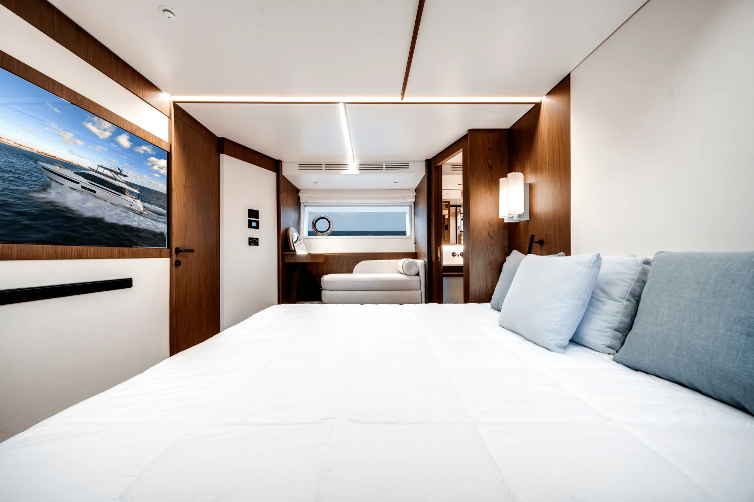 2026 Azimut
                                                             Fly 72 Image Thumbnail #36