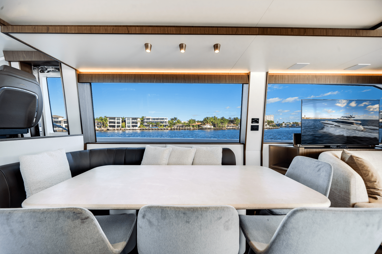 2026 Azimut Fly 72 Image Thumbnail #48