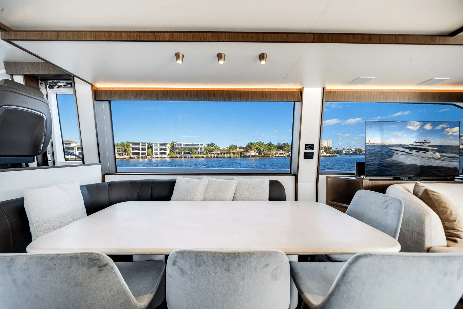 2026 Azimut Fly 72 Image Thumbnail #48