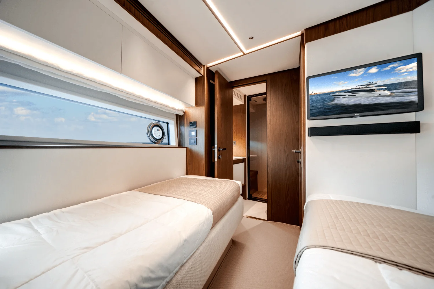 2026 Azimut Fly 72 Image Thumbnail #28