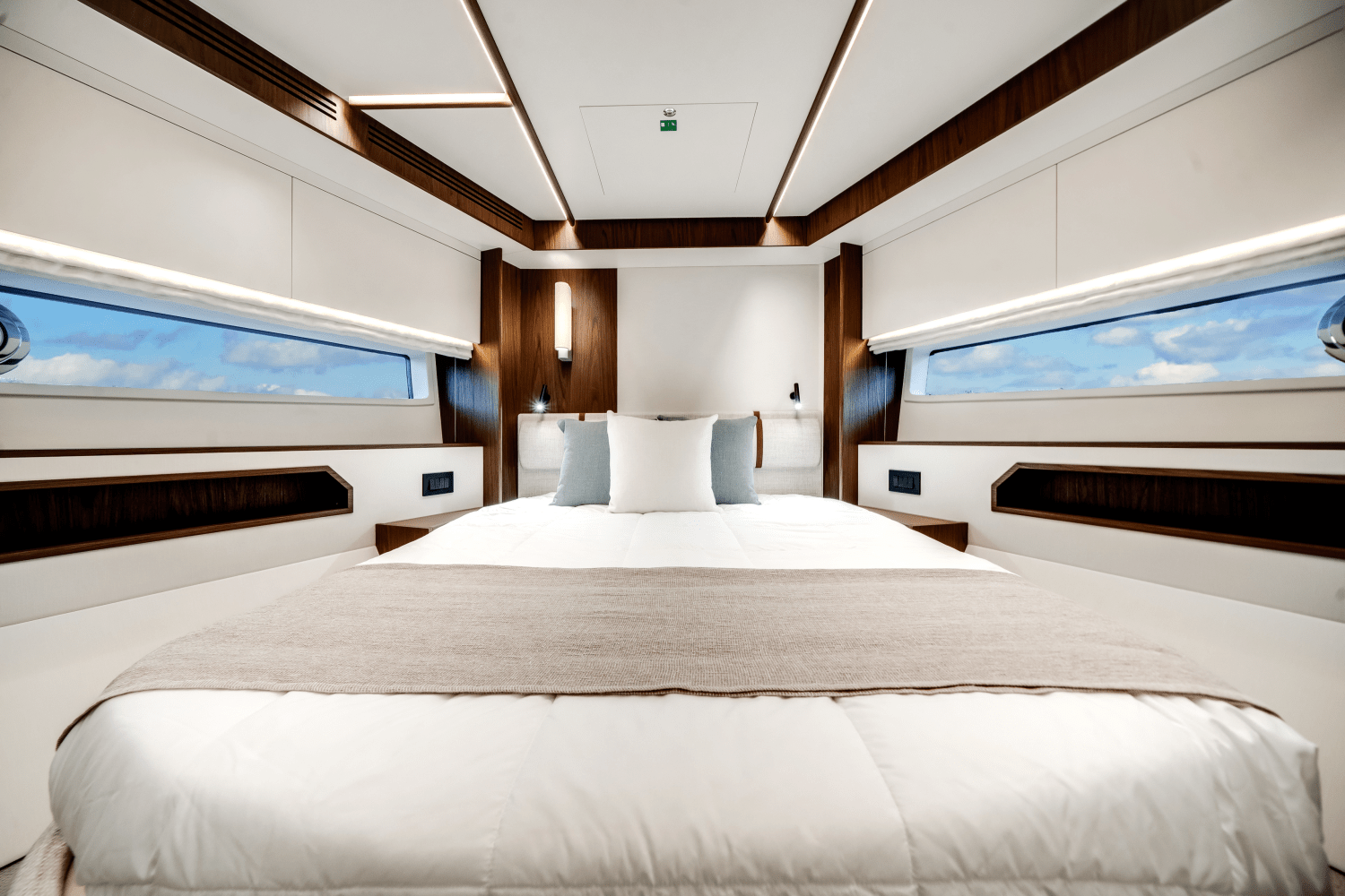 2026 Azimut Fly 72 Image Thumbnail #19