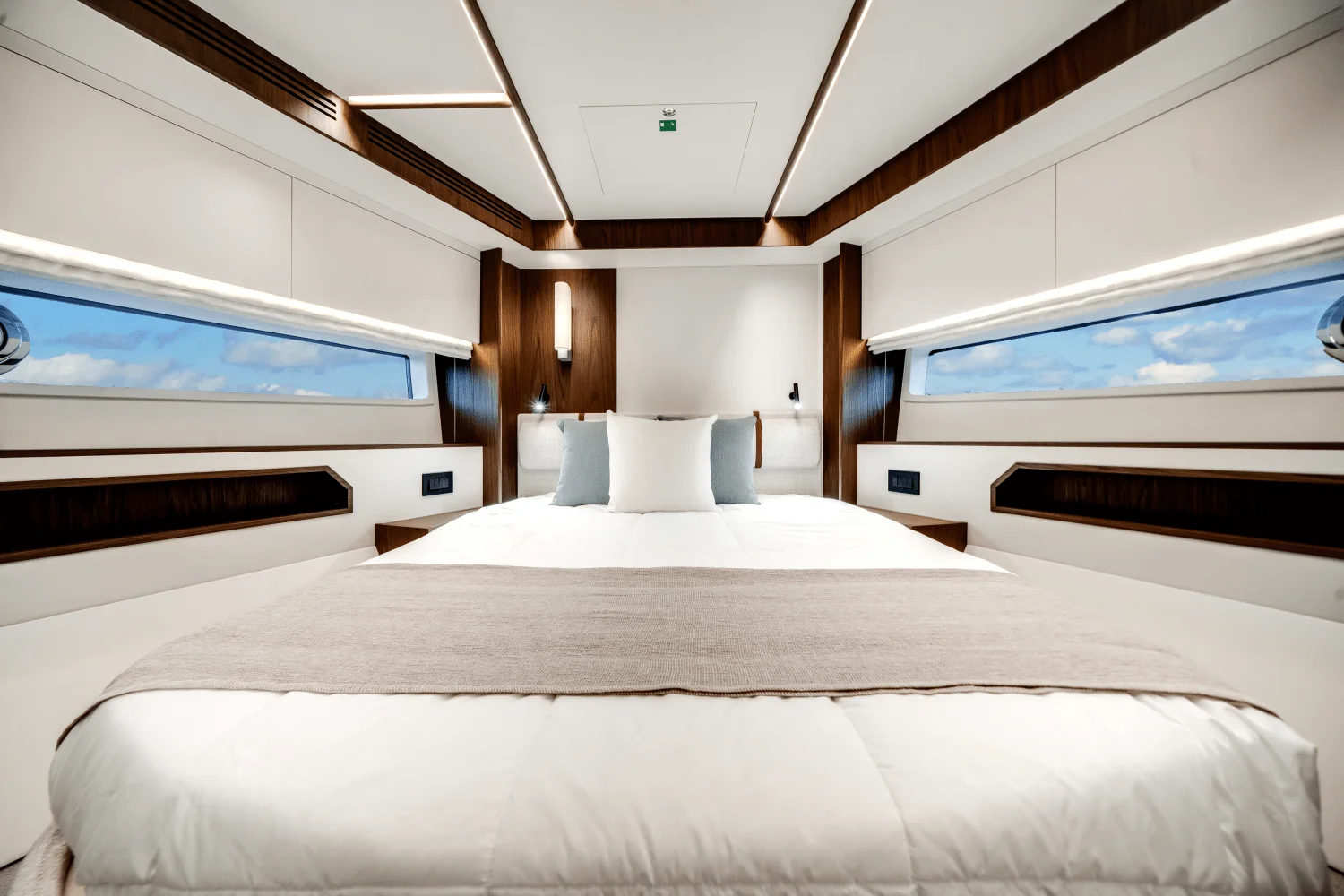 2026 Azimut Fly 72 Image Thumbnail #19