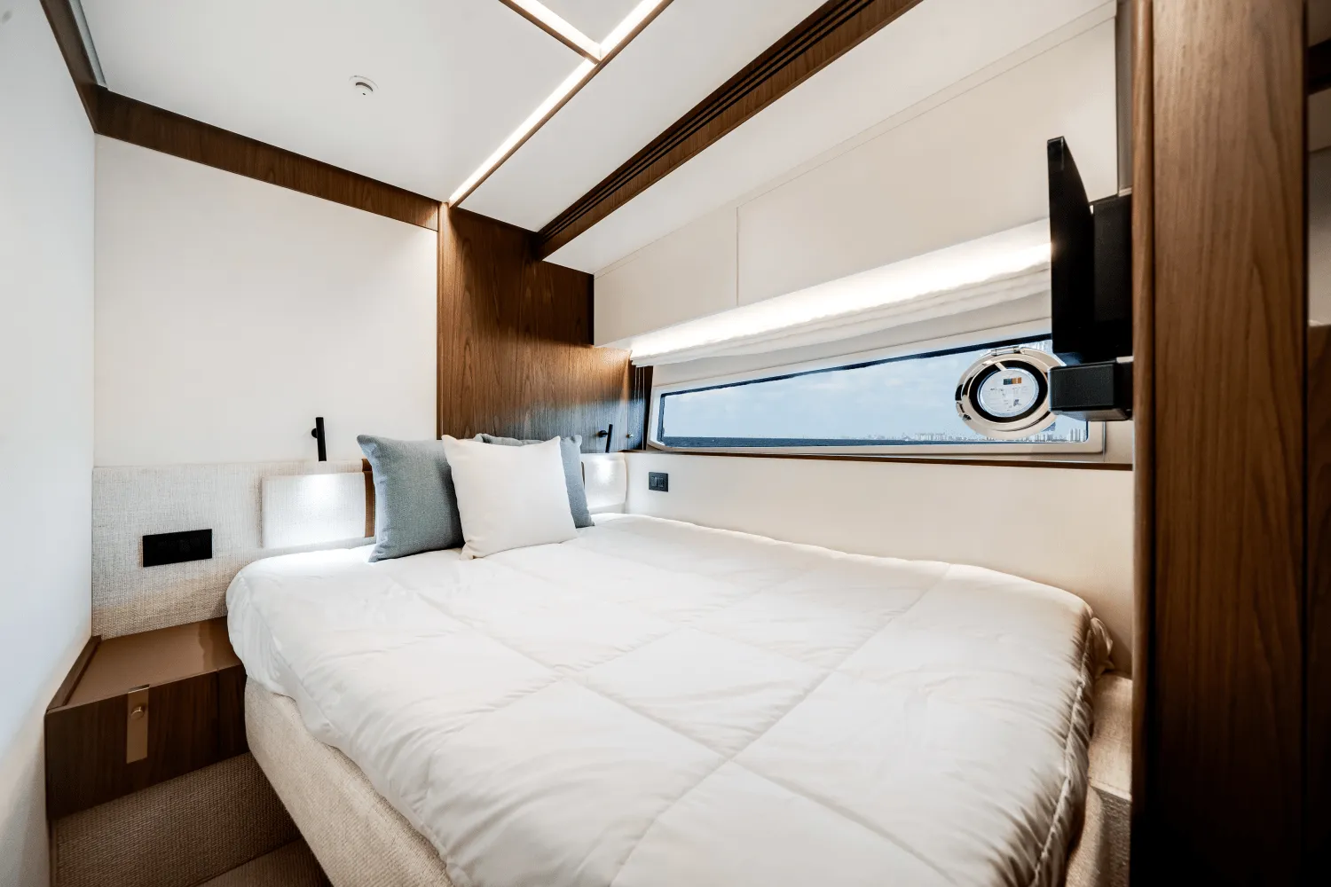 2026 Azimut Fly 72 Image Thumbnail #24