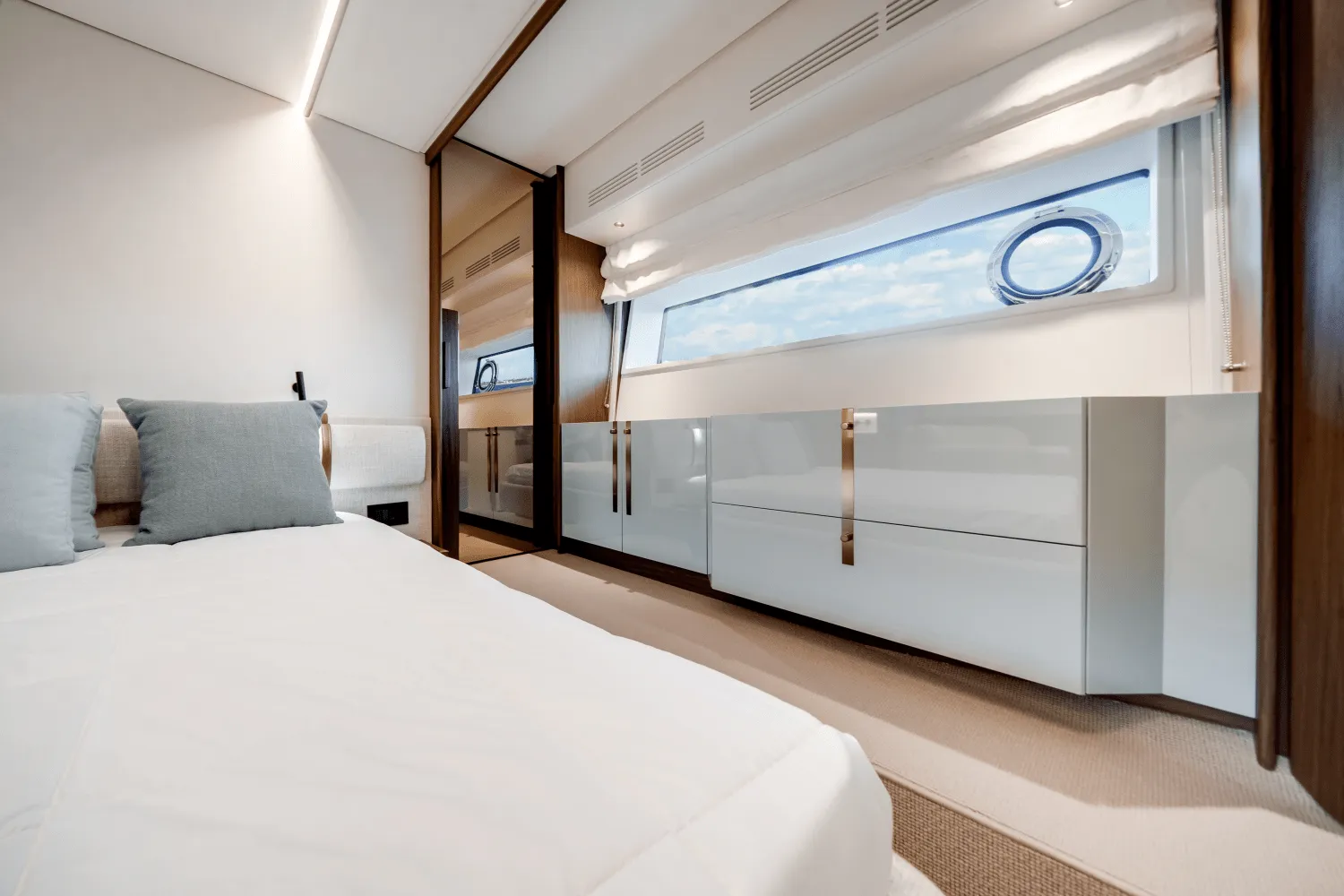 2026 Azimut Fly 72 Image Thumbnail #34