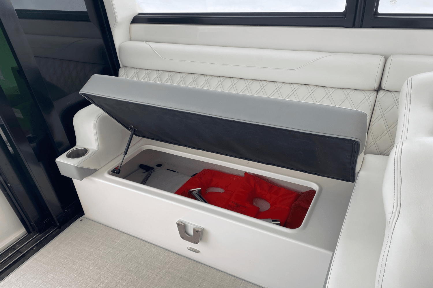 2022 Regal
                                                             36 GRANDE COUPE Image Thumbnail #22