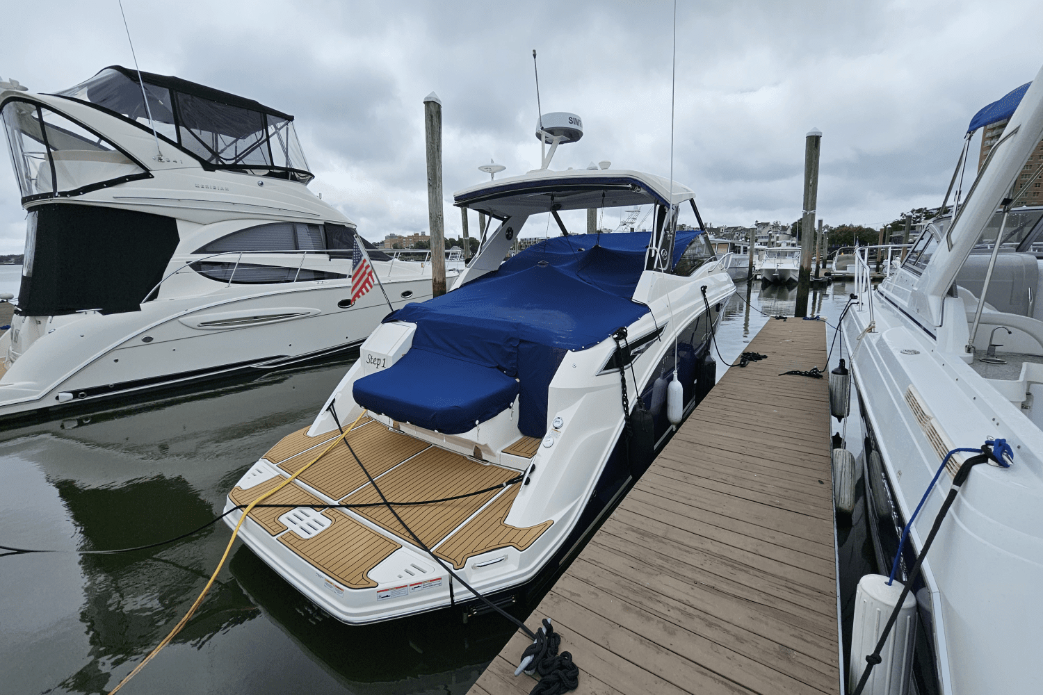 Thumbnail 3 for 2020 Sea Ray 320 SUNDANCER