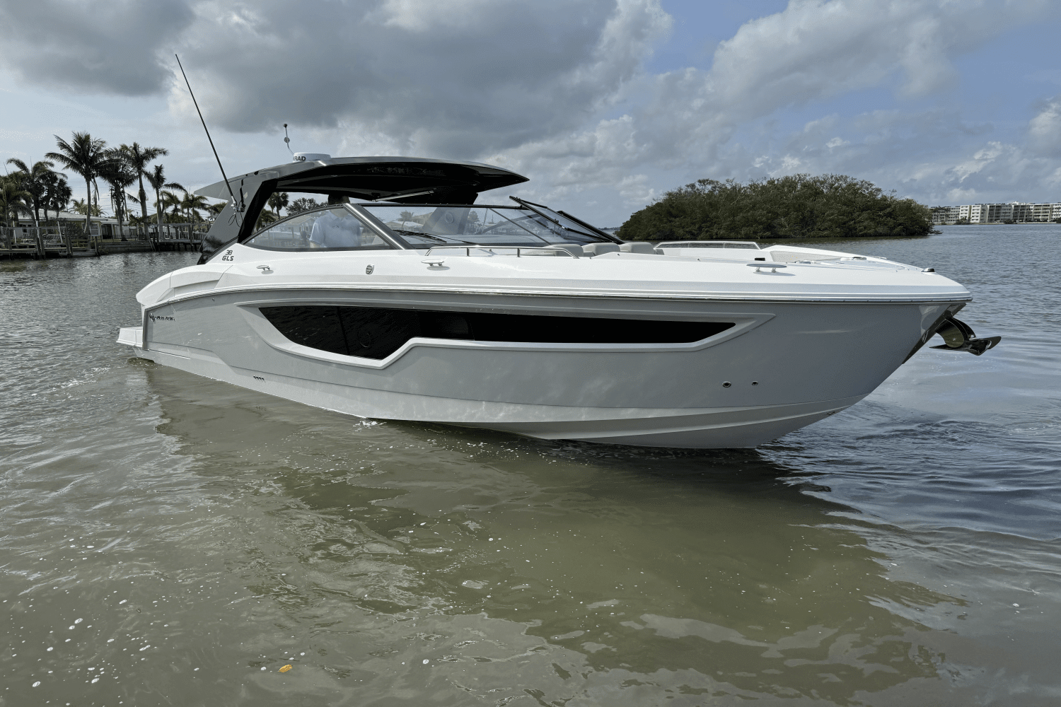 2025 Cruisers Yachts 38 GLS Outboard Image Thumbnail #1
