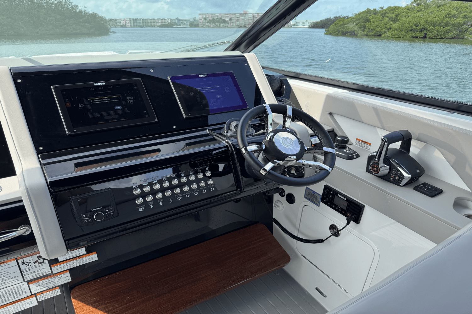 2025 Cruisers Yachts 38 GLS Outboard Image Thumbnail #32