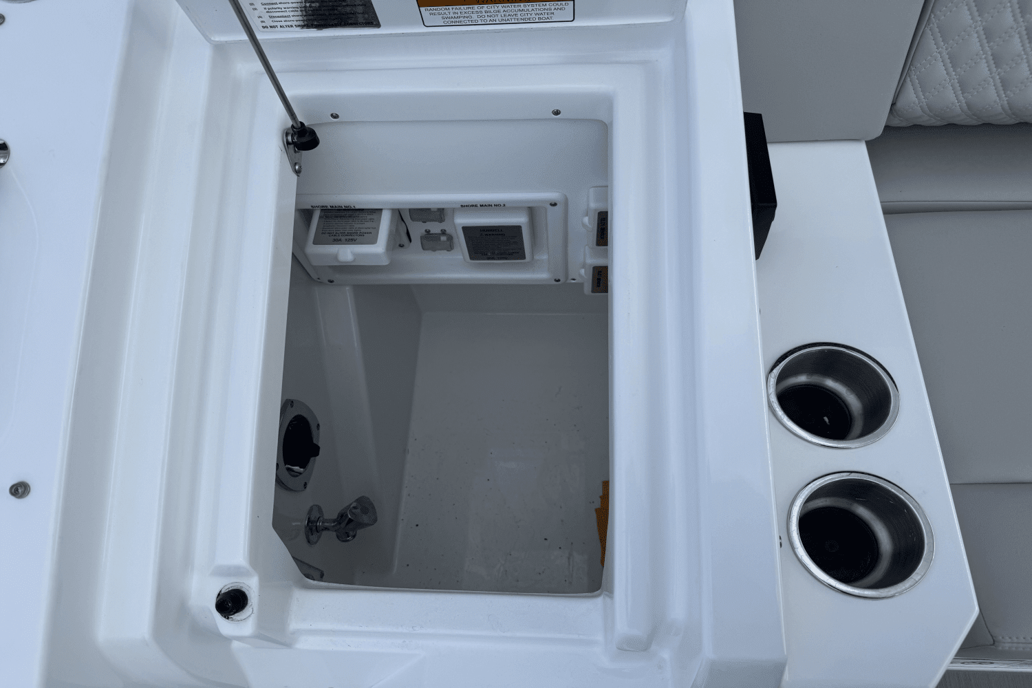 2025 Cruisers Yachts 38 GLS Outboard Image Thumbnail #16