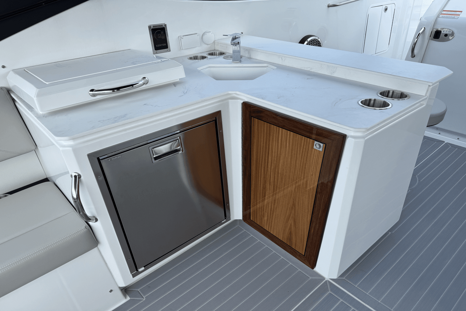2025 Cruisers Yachts 38 GLS Outboard Image Thumbnail #22