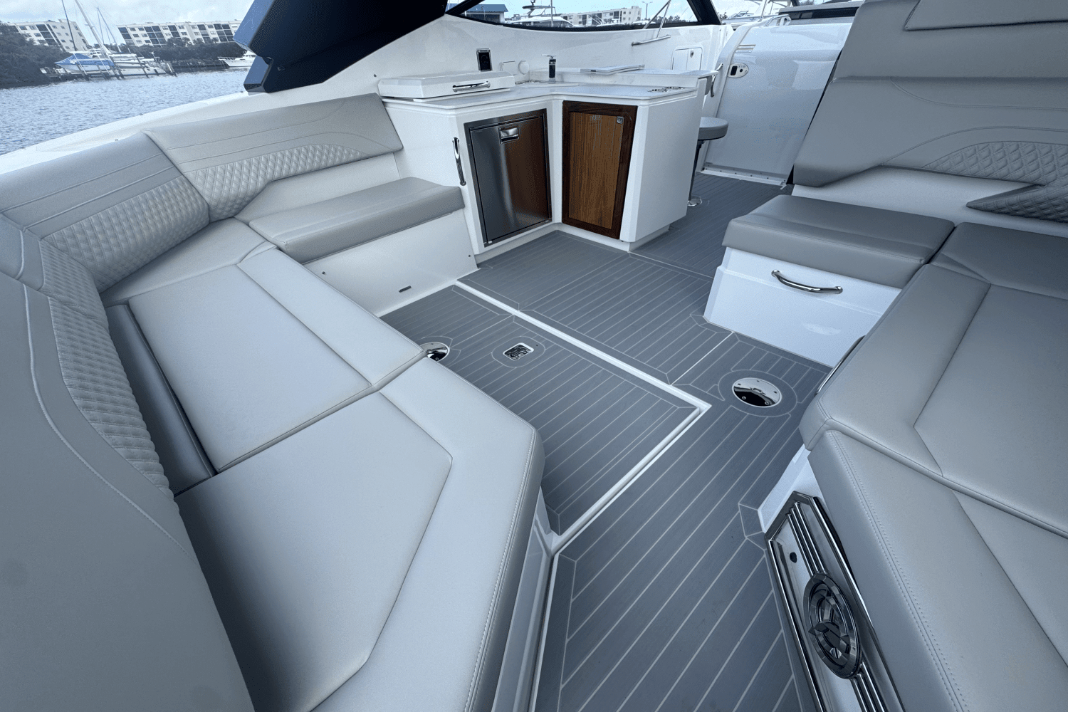2025 Cruisers Yachts 38 GLS Outboard Image Thumbnail #20