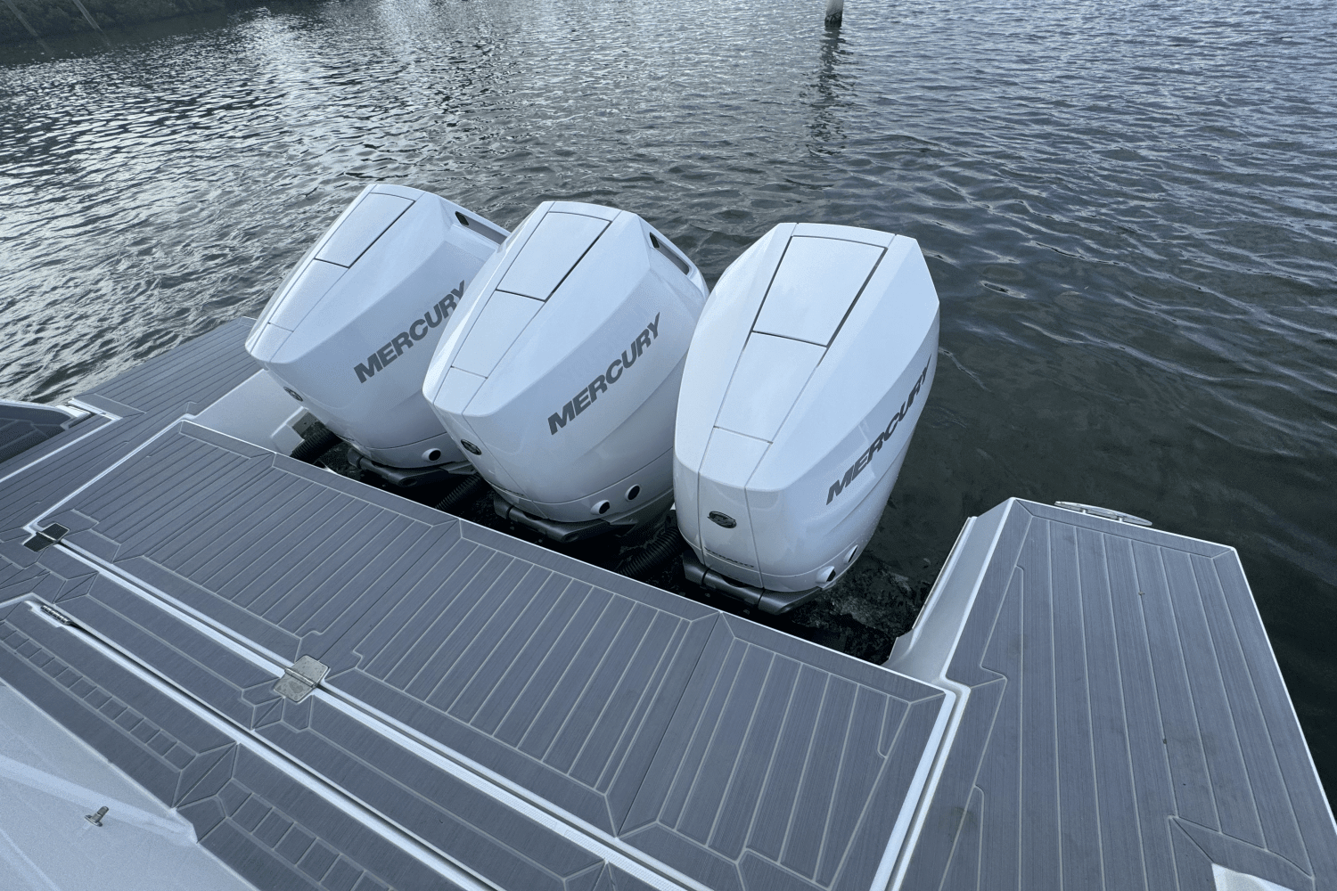 2025 Cruisers Yachts 38 GLS Outboard Image Thumbnail #18