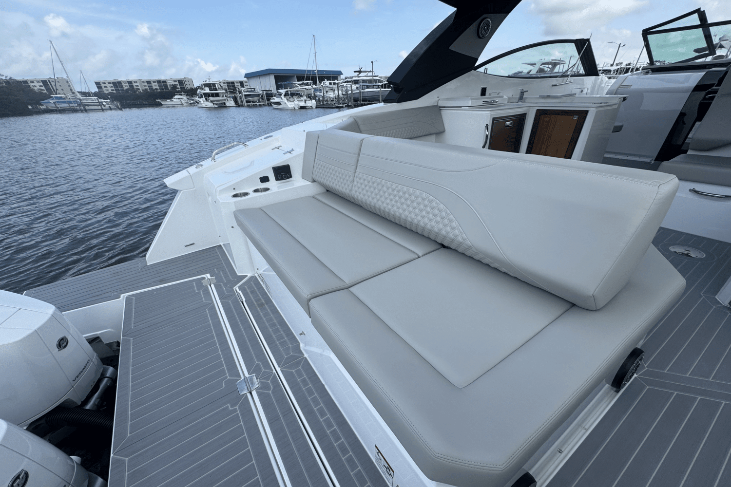 2025 Cruisers Yachts 38 GLS Outboard Image Thumbnail #19