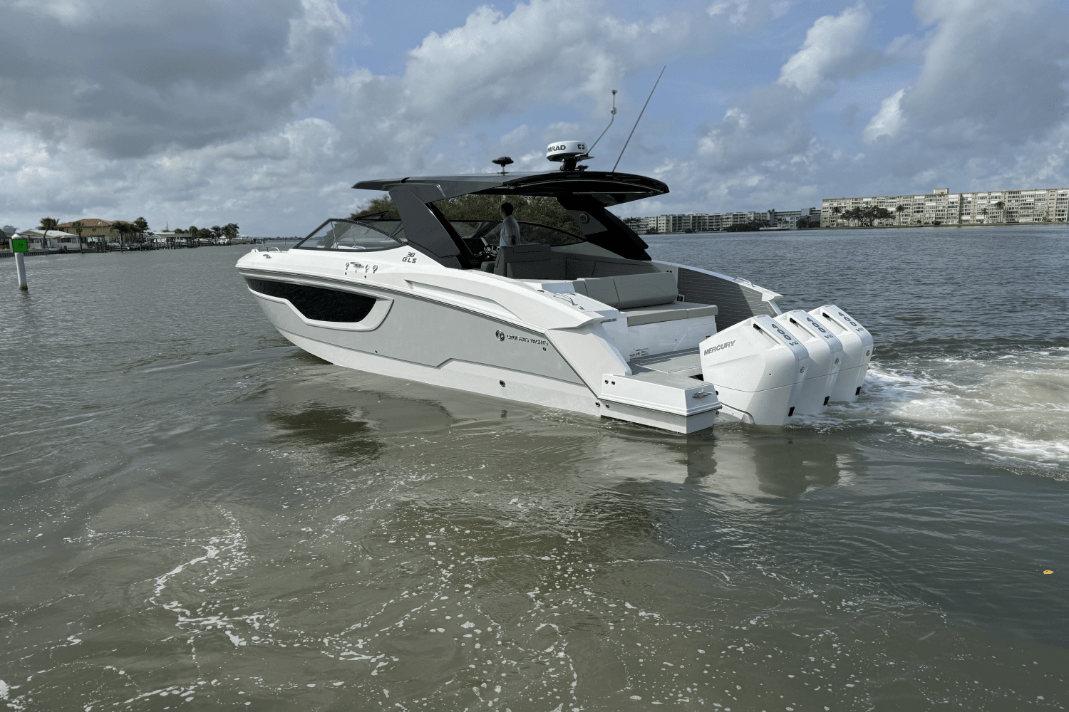 2025 Cruisers Yachts 38 GLS Outboard Image Thumbnail #14