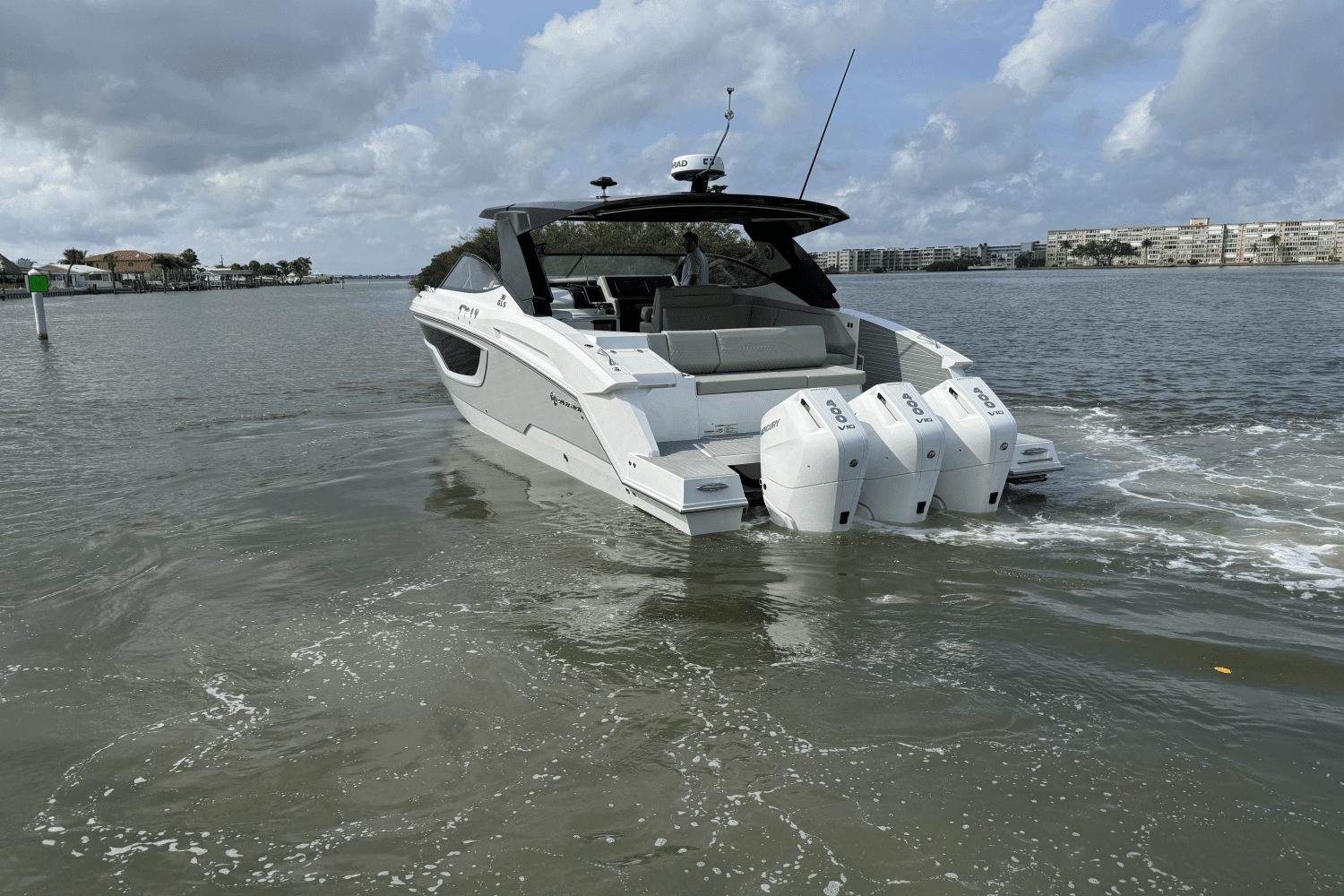 2025 Cruisers Yachts 38 GLS Outboard Image Thumbnail #10