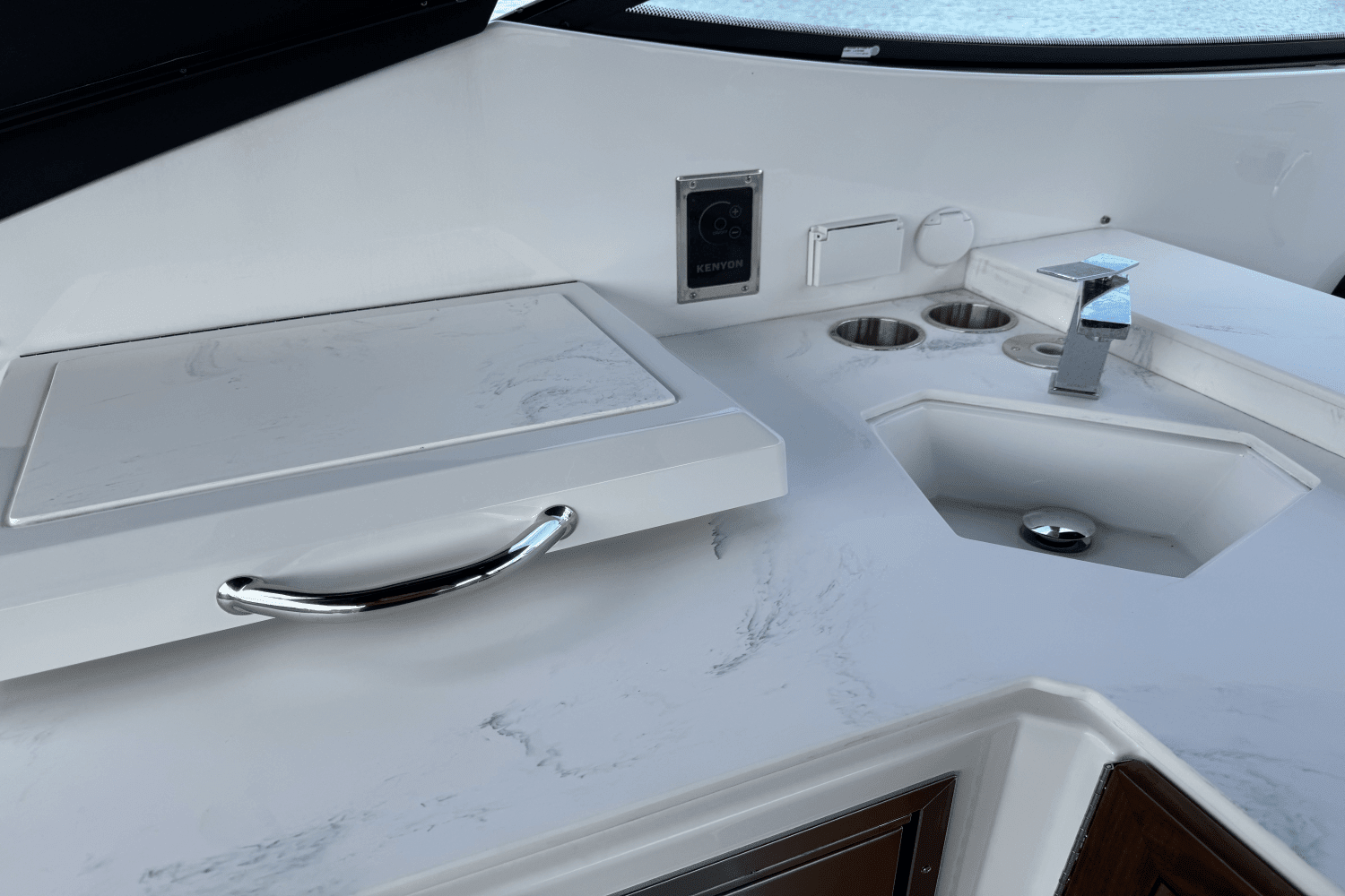 2025 Cruisers Yachts 38 GLS Outboard Image Thumbnail #24