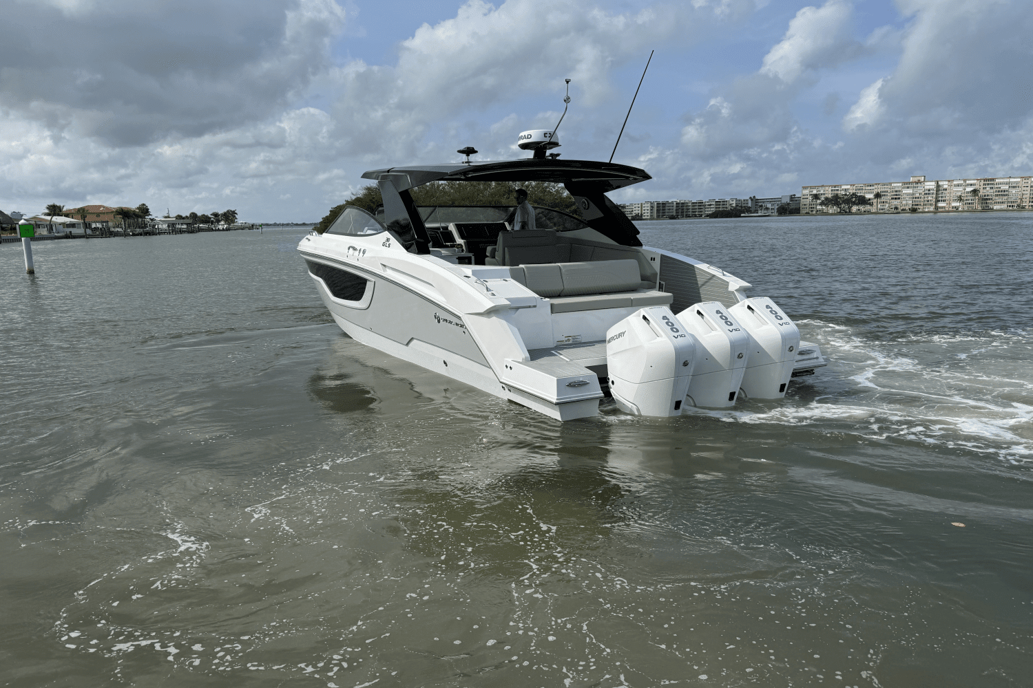 2025 Cruisers Yachts 38 GLS Outboard Image Thumbnail #9