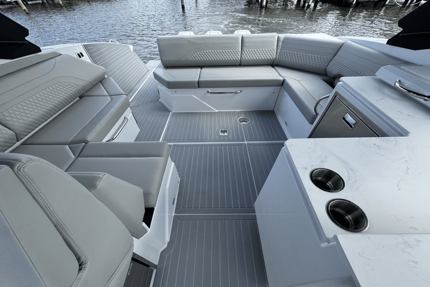 2025 Cruisers Yachts 38 GLS Outboard Image Thumbnail #41
