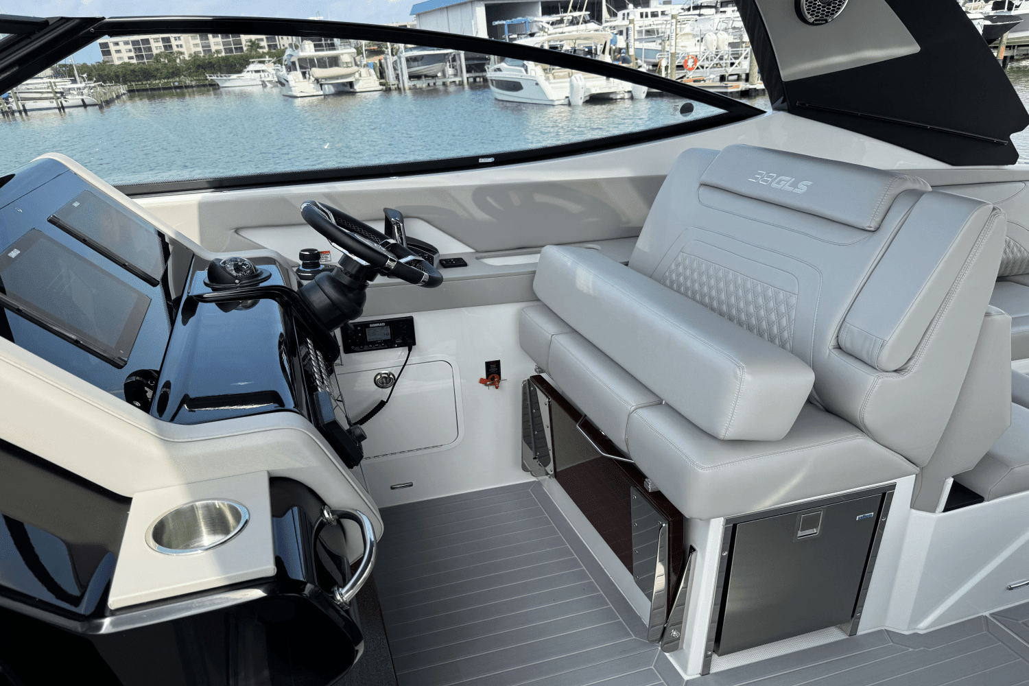 2025 Cruisers Yachts 38 GLS Outboard Image Thumbnail #30