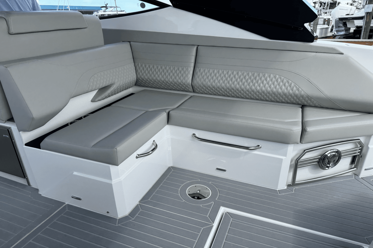 2025 Cruisers Yachts 38 GLS Outboard Image Thumbnail #28