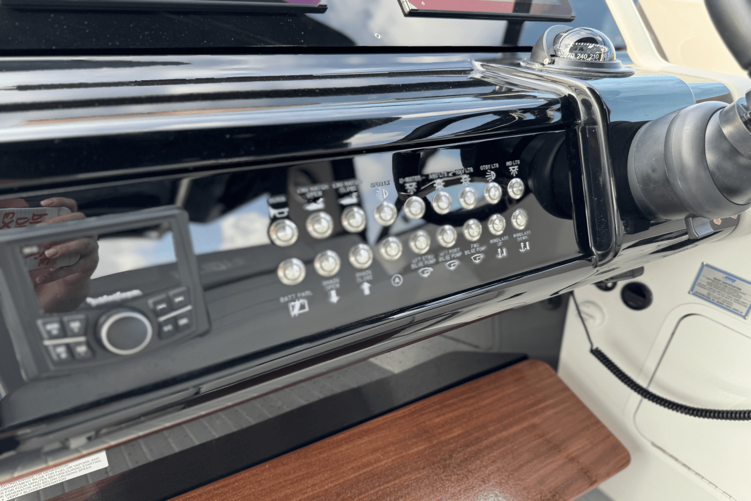 2025 Cruisers Yachts 38 GLS Outboard Image Thumbnail #34