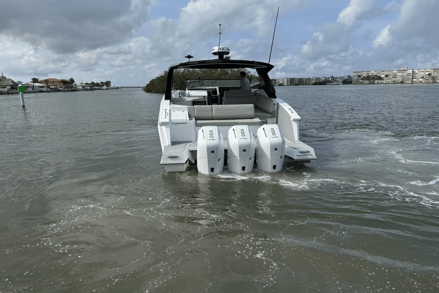 2025 Cruisers Yachts 38 GLS Outboard Image Thumbnail #8