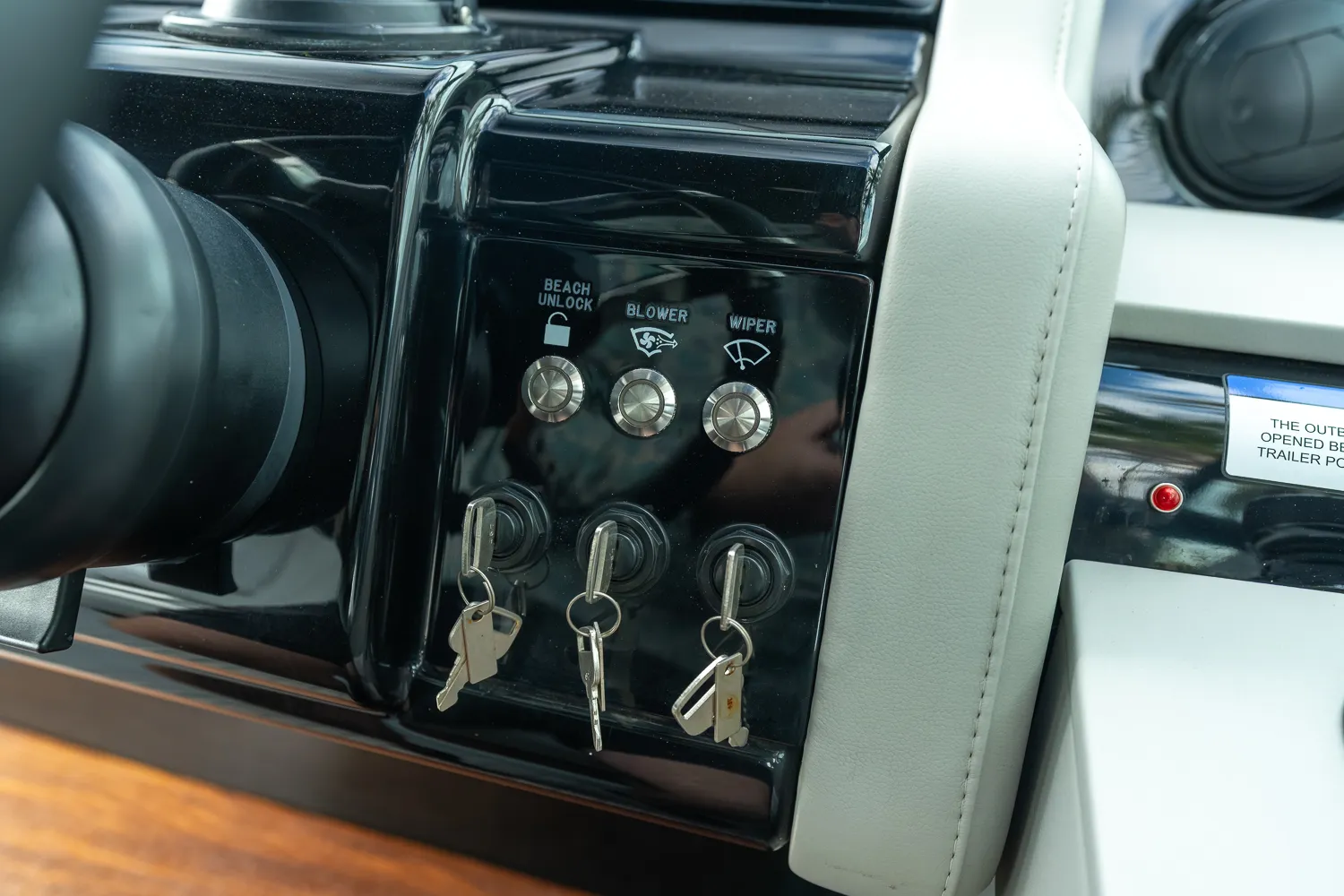 2025 Cruisers Yachts 38 GLS Outboard Image Thumbnail #22