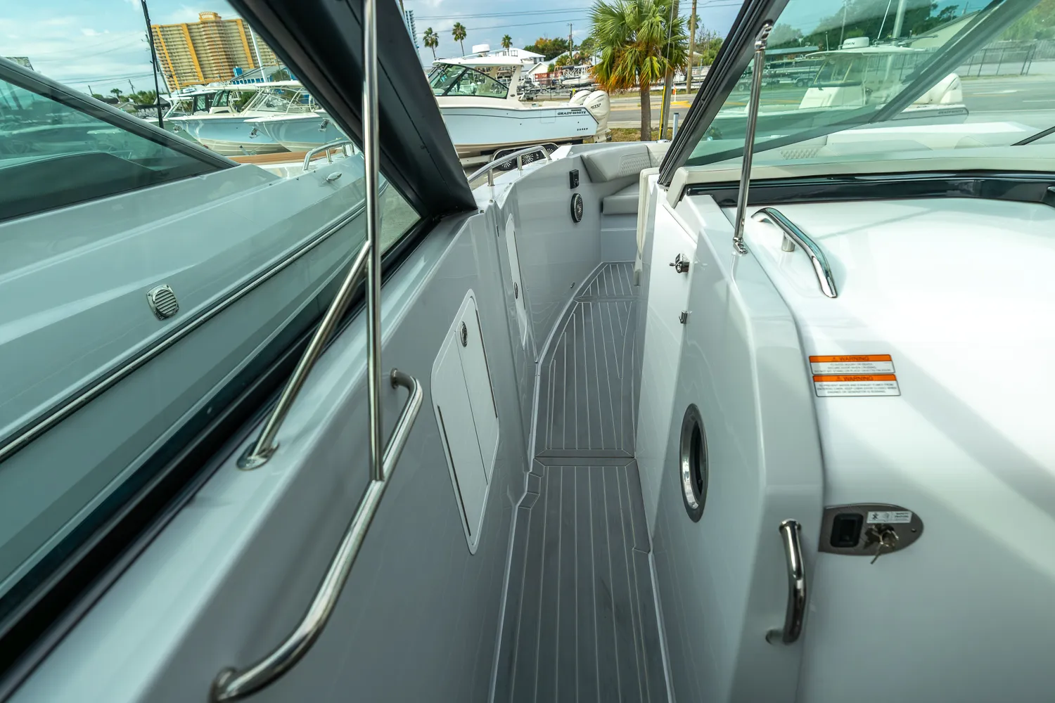 2025 Cruisers Yachts 38 GLS Outboard Image Thumbnail #18