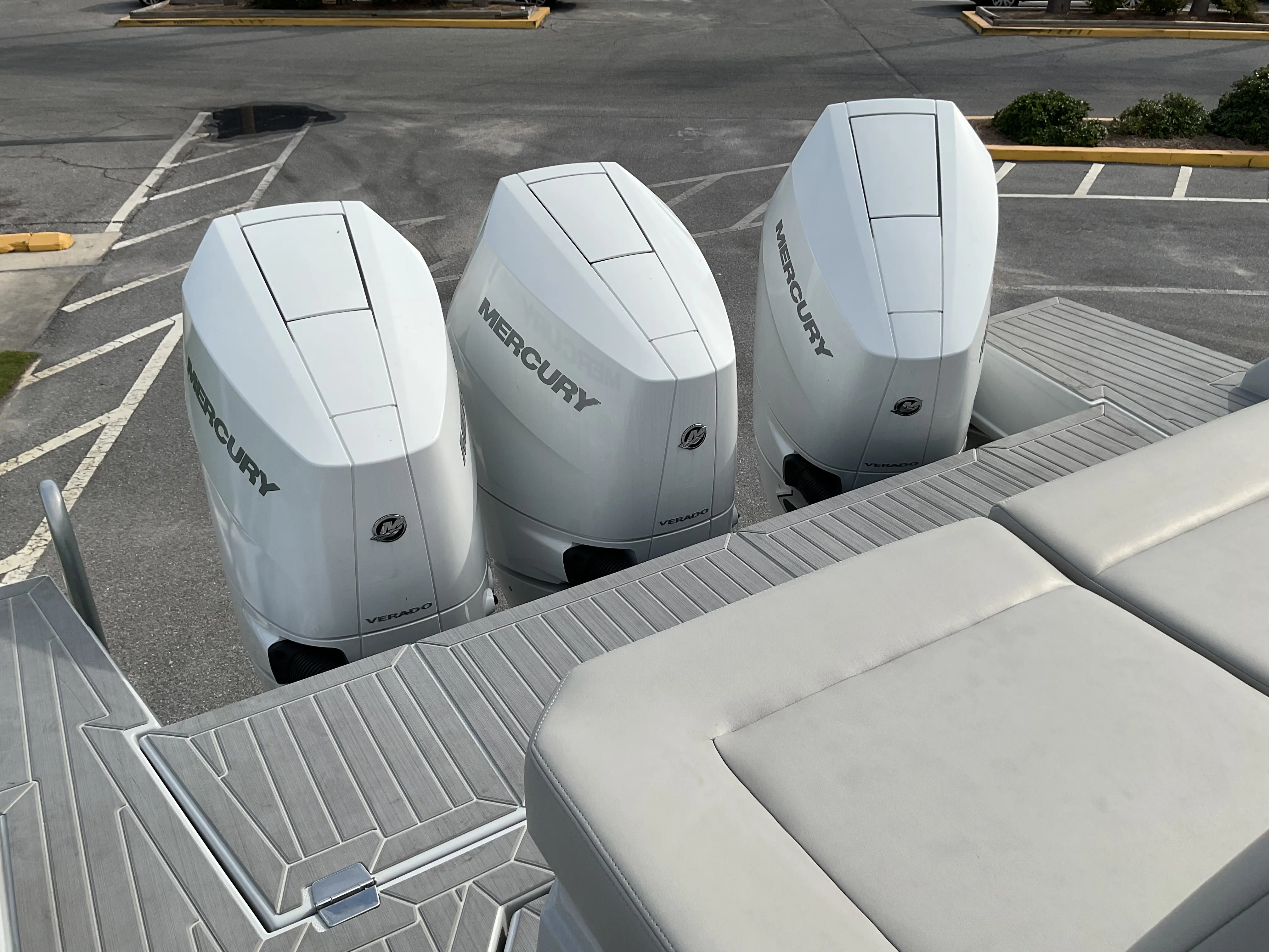 2025 Cruisers Yachts 38 GLS Outboard Image Thumbnail #29