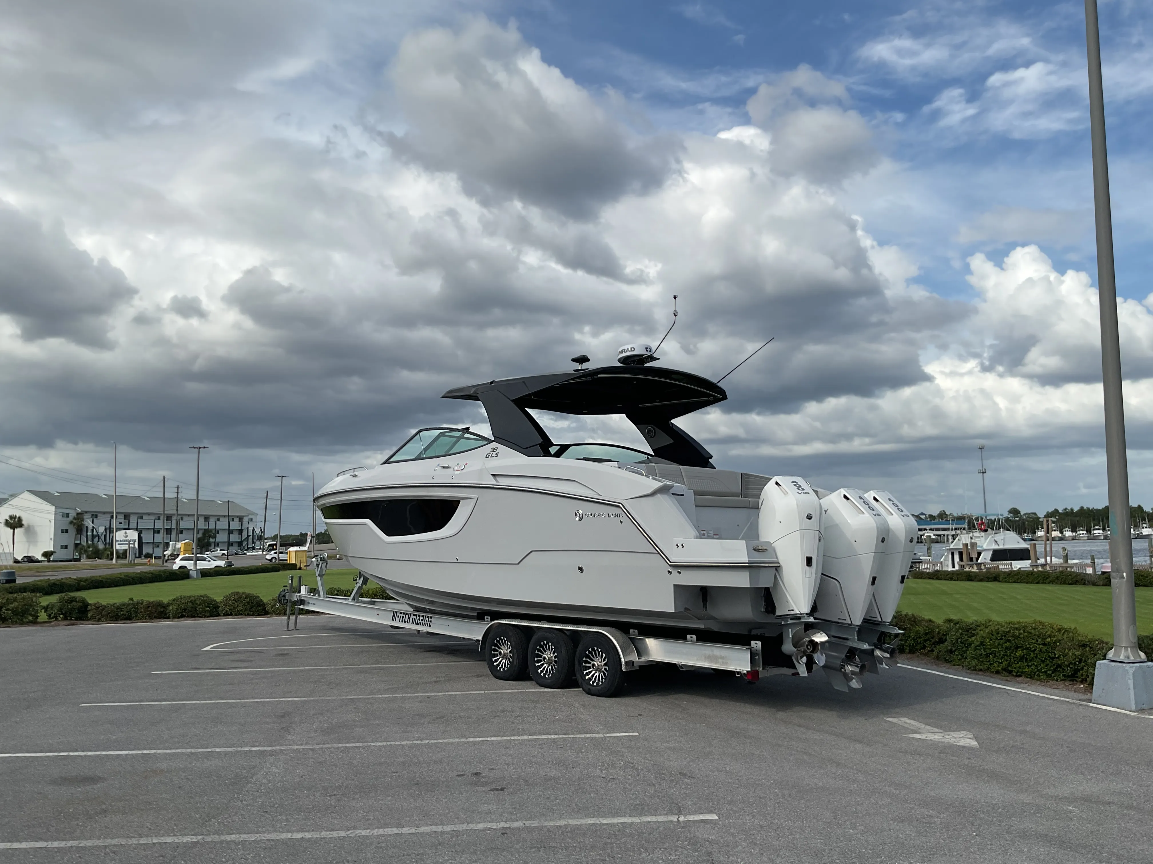 2025 Cruisers Yachts 38 GLS Outboard Image Thumbnail #9