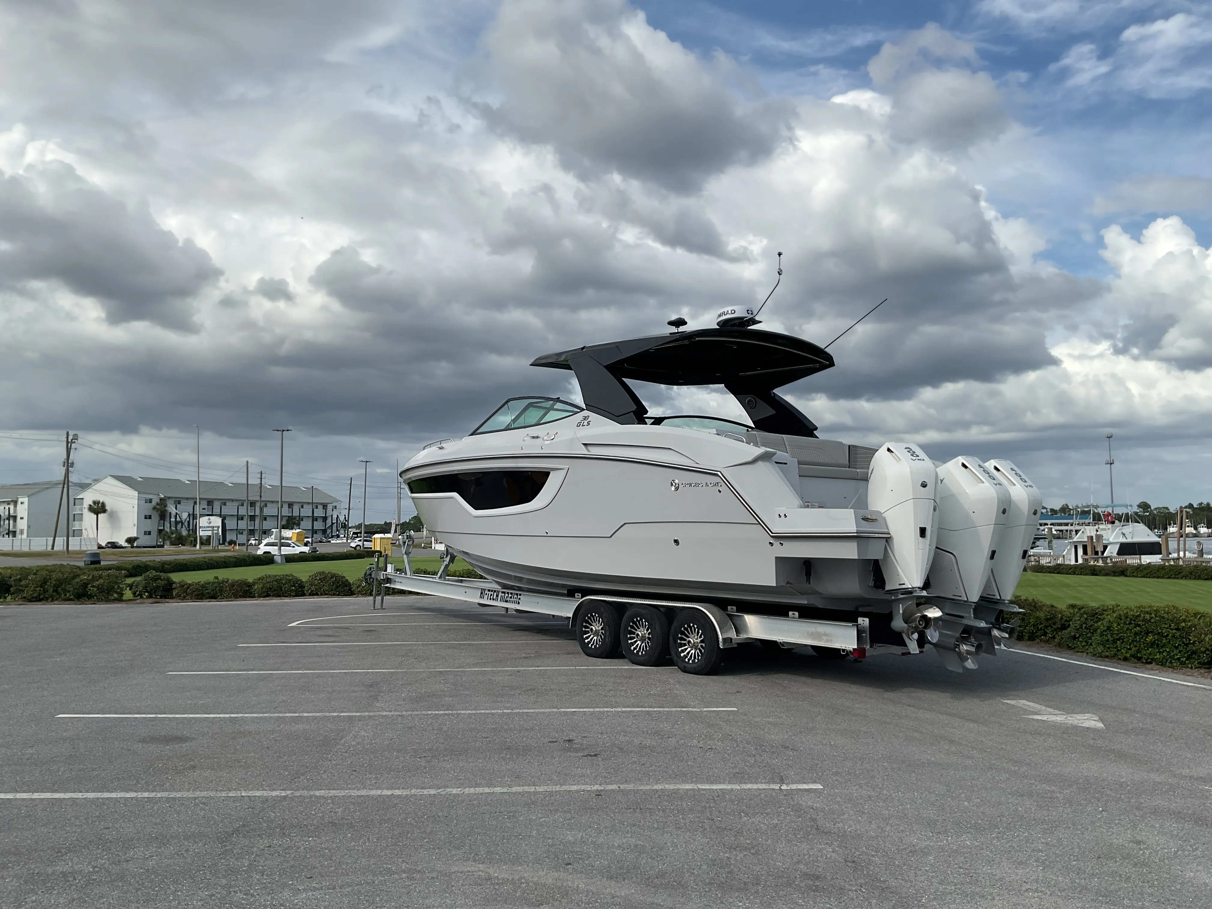 2025 Cruisers Yachts 38 GLS Outboard Image Thumbnail #7
