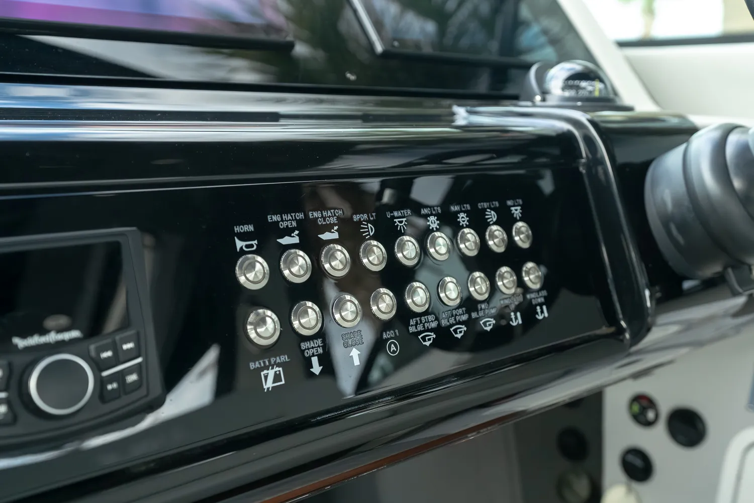 2025 Cruisers Yachts 38 GLS Outboard Image Thumbnail #21