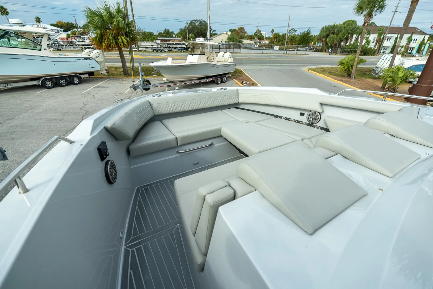 2025 Cruisers Yachts 38 GLS Outboard Image Thumbnail #12