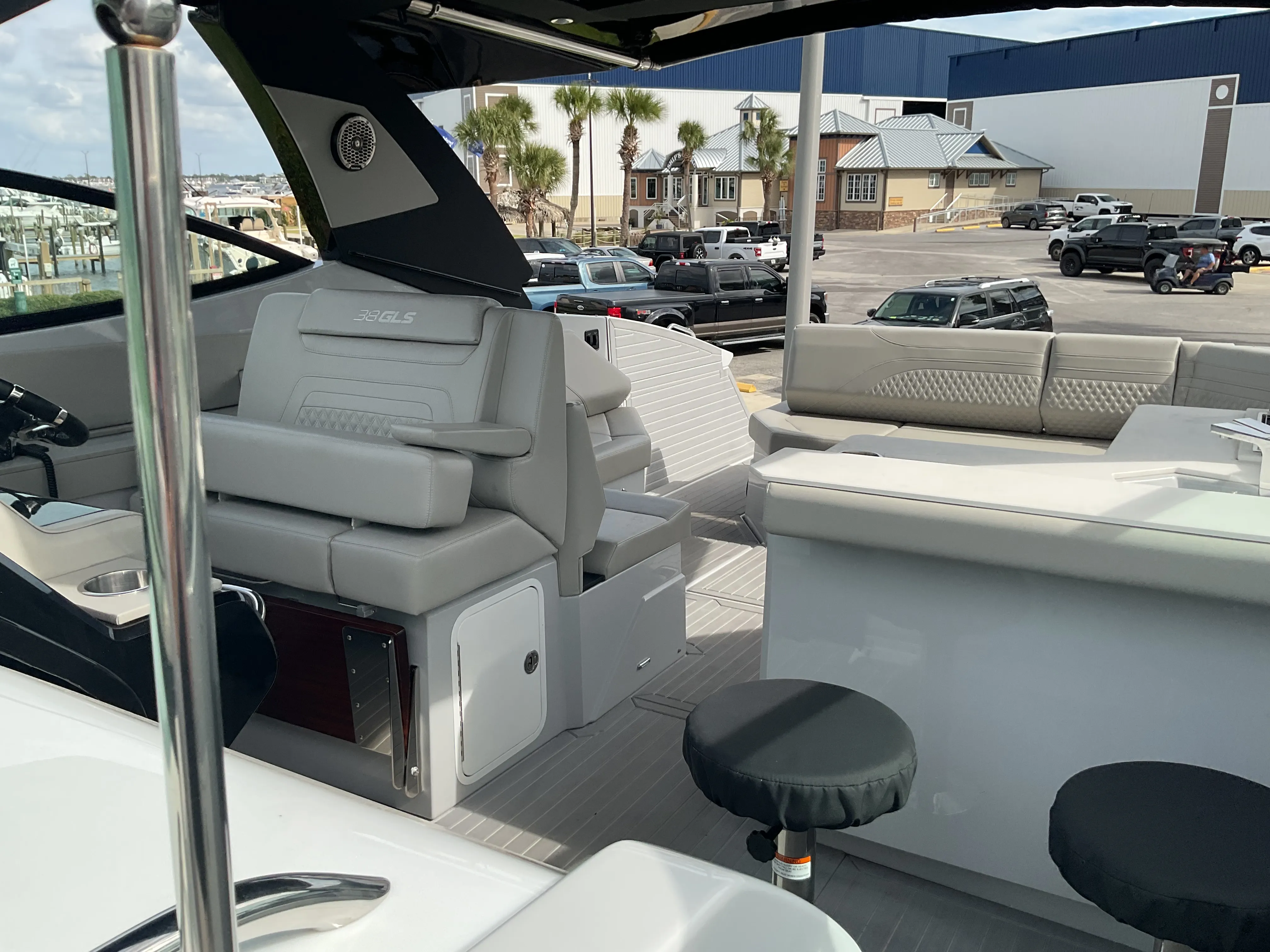 2025 Cruisers Yachts 38 GLS Outboard Image Thumbnail #61