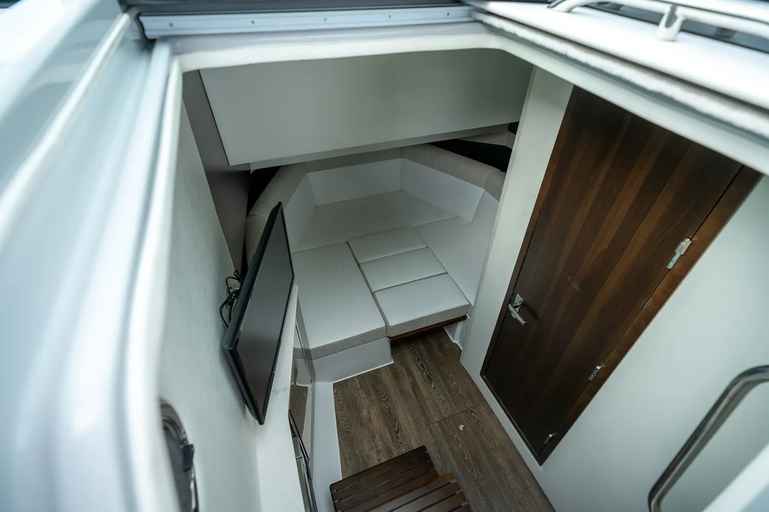 2025 Cruisers Yachts 38 GLS Outboard Image Thumbnail #30