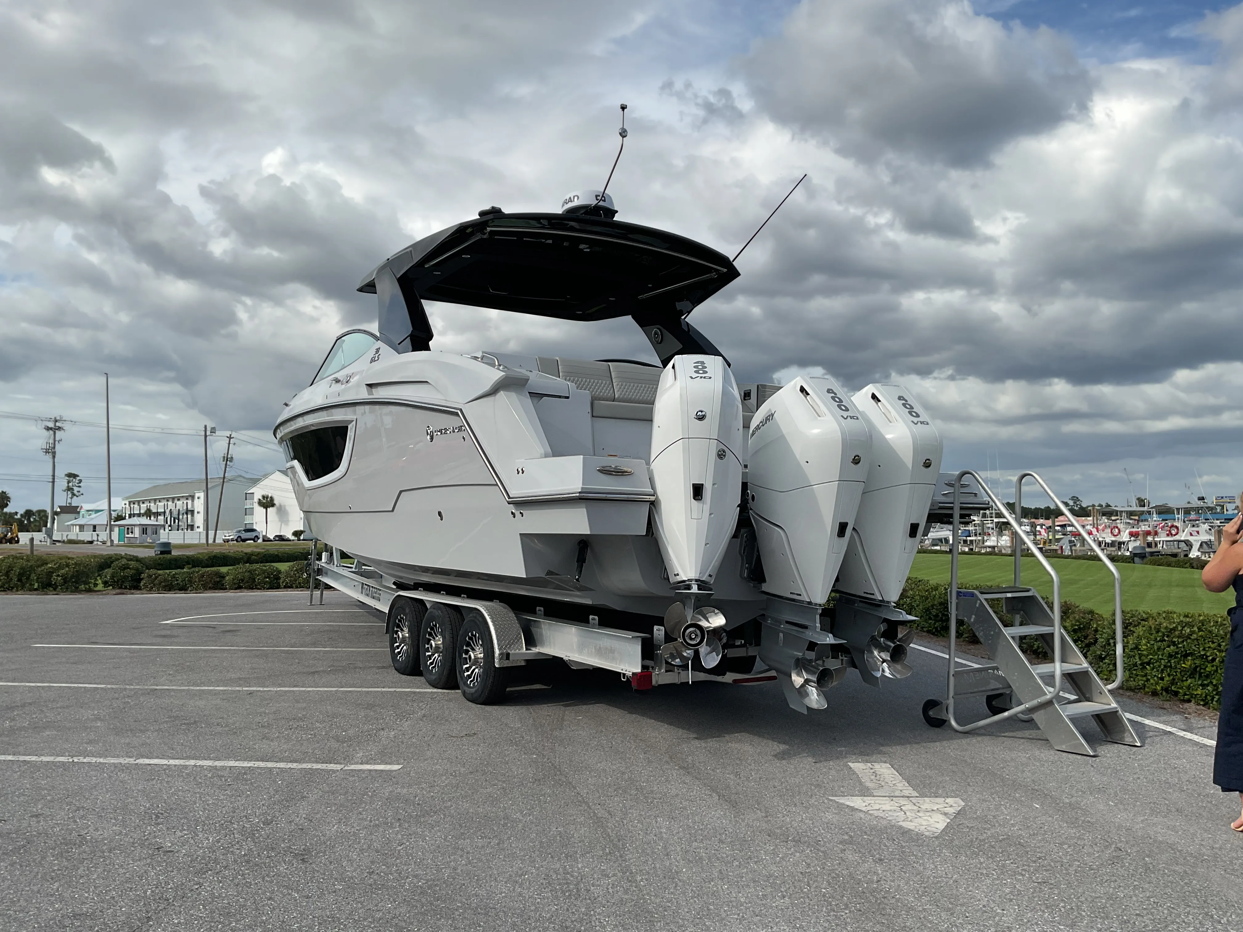 2025 Cruisers Yachts 38 GLS Outboard Image Thumbnail #3