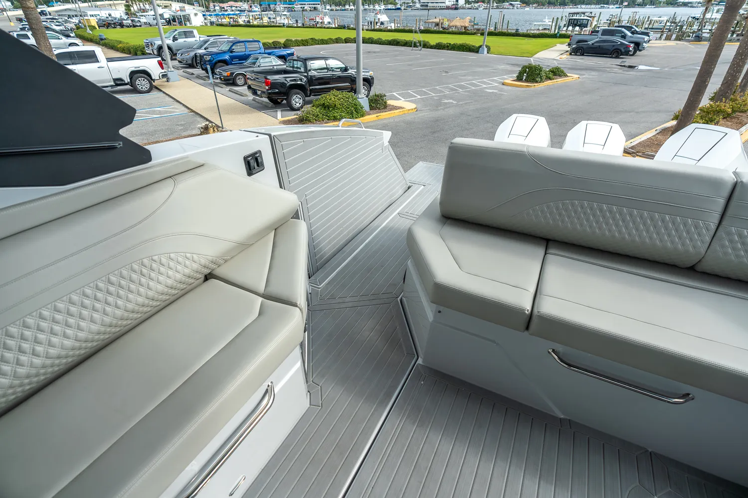 2025 Cruisers Yachts 38 GLS Outboard Image Thumbnail #38