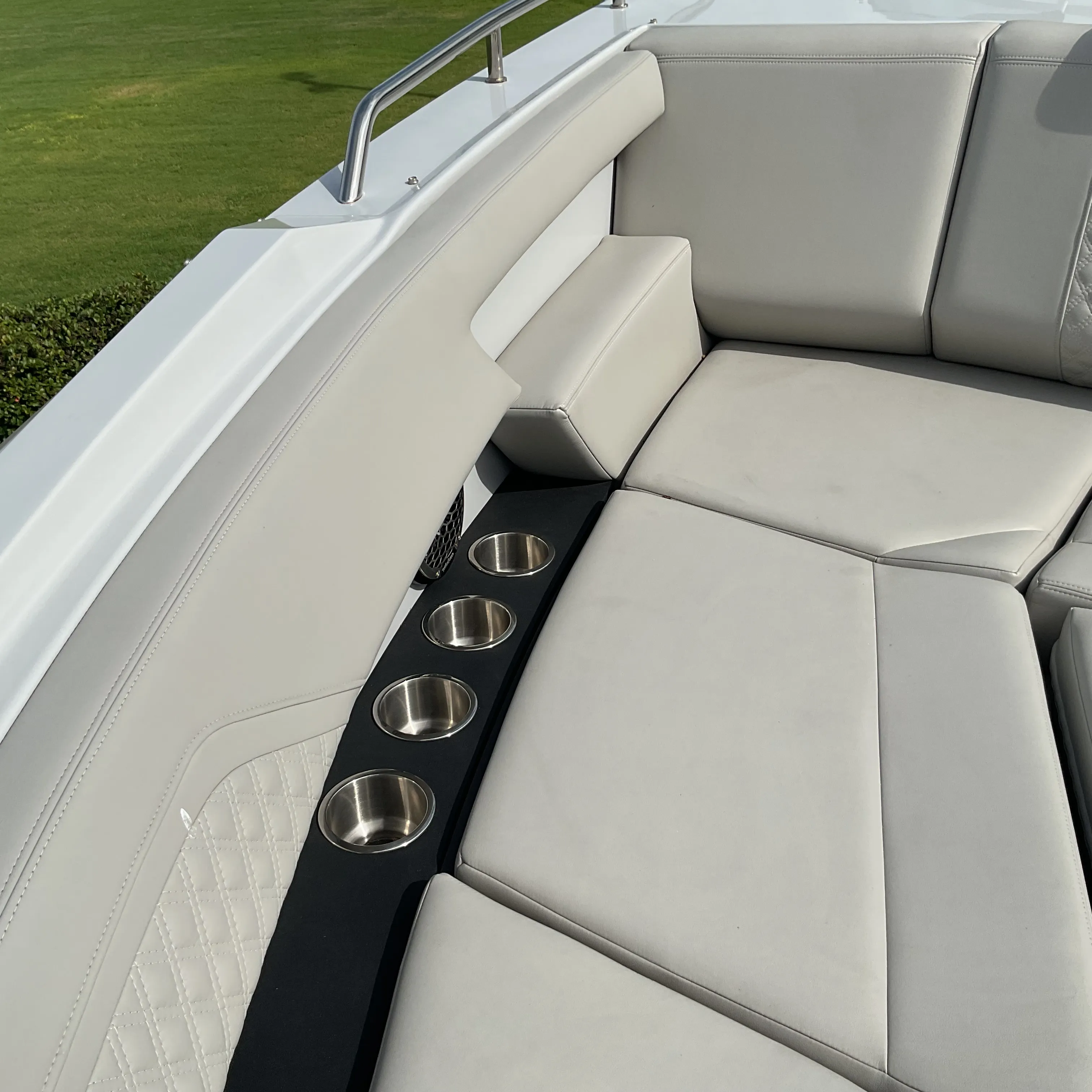 2025 Cruisers Yachts 38 GLS Outboard Image Thumbnail #38