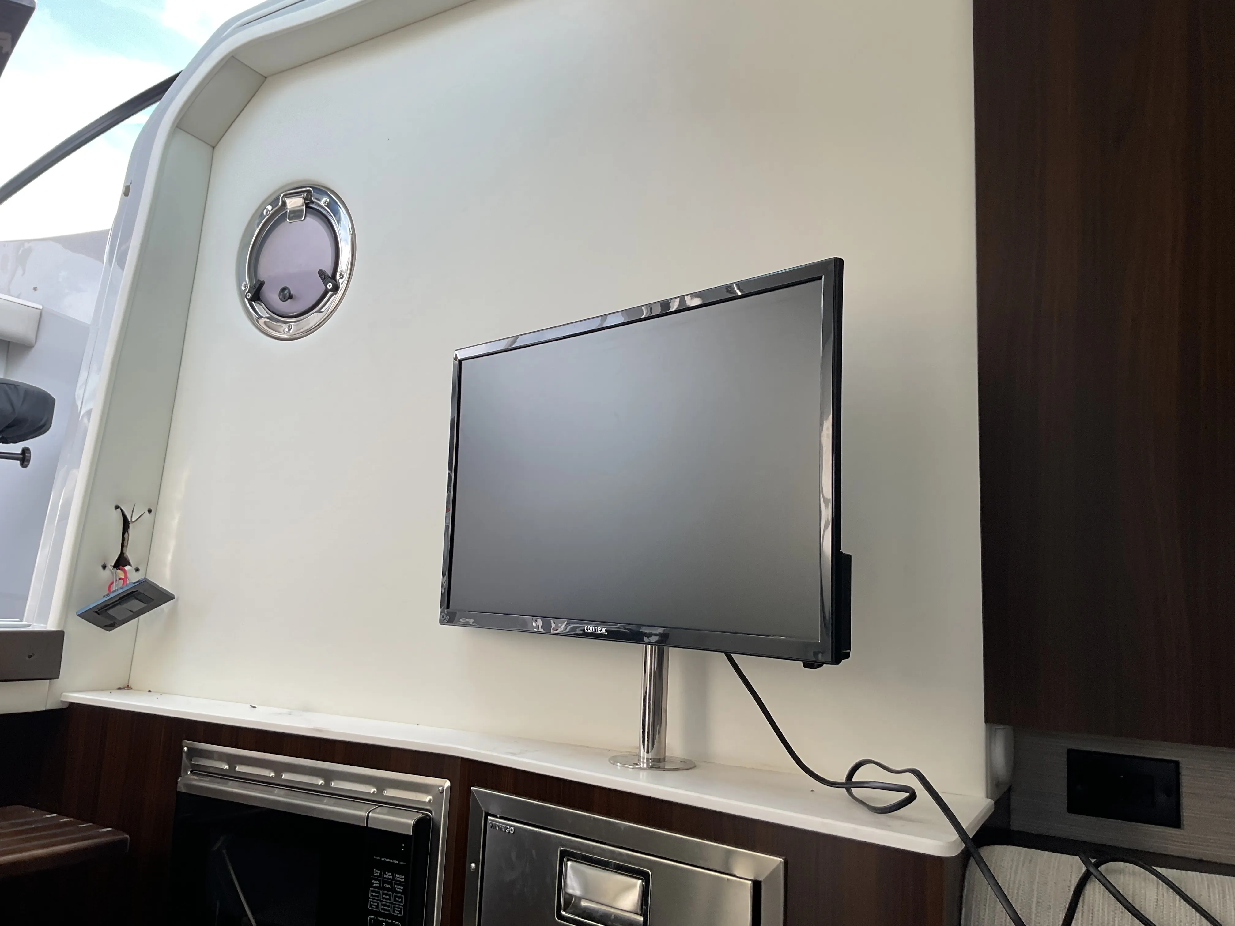 2025 Cruisers Yachts 38 GLS Outboard Image Thumbnail #15