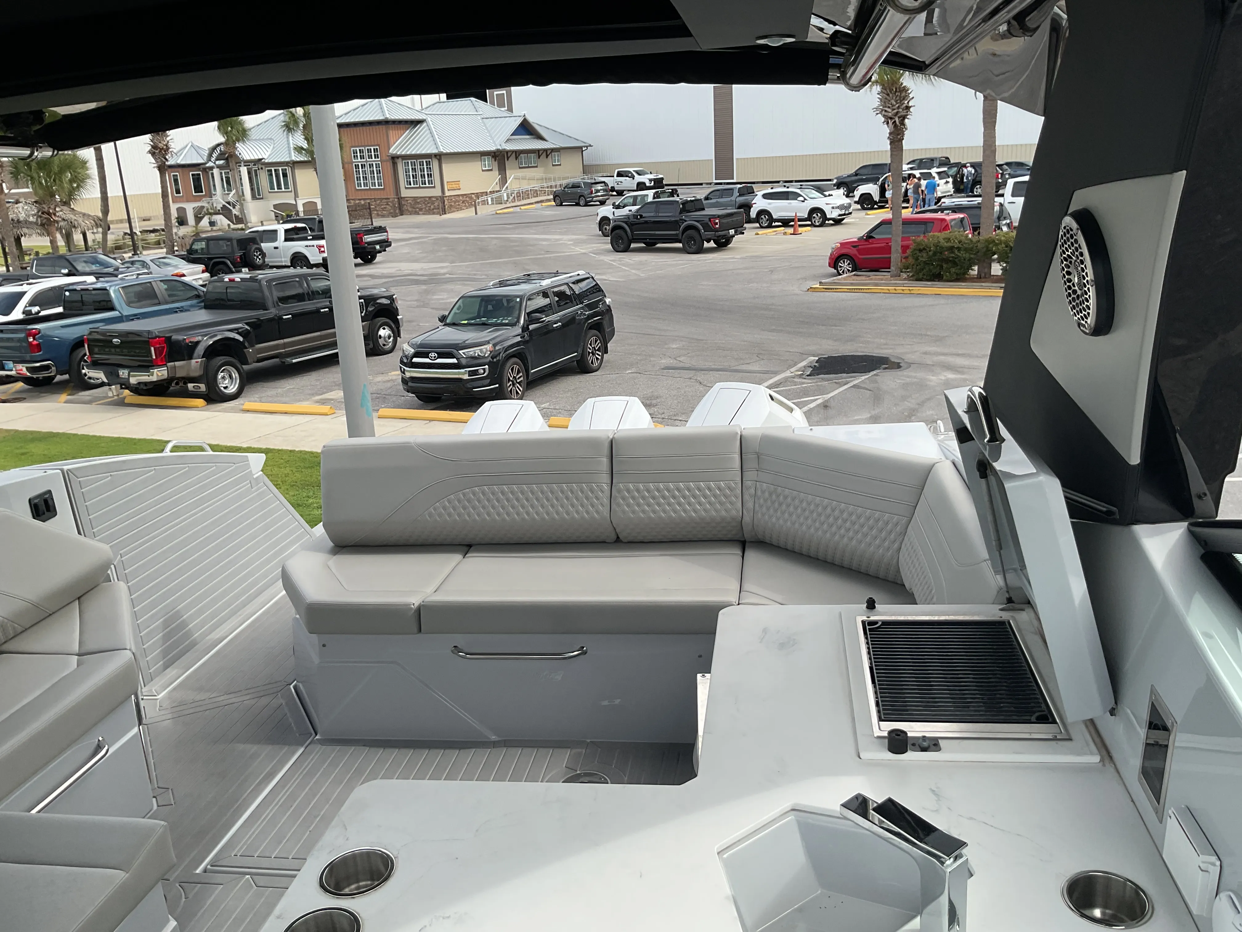 2025 Cruisers Yachts 38 GLS Outboard Image Thumbnail #50