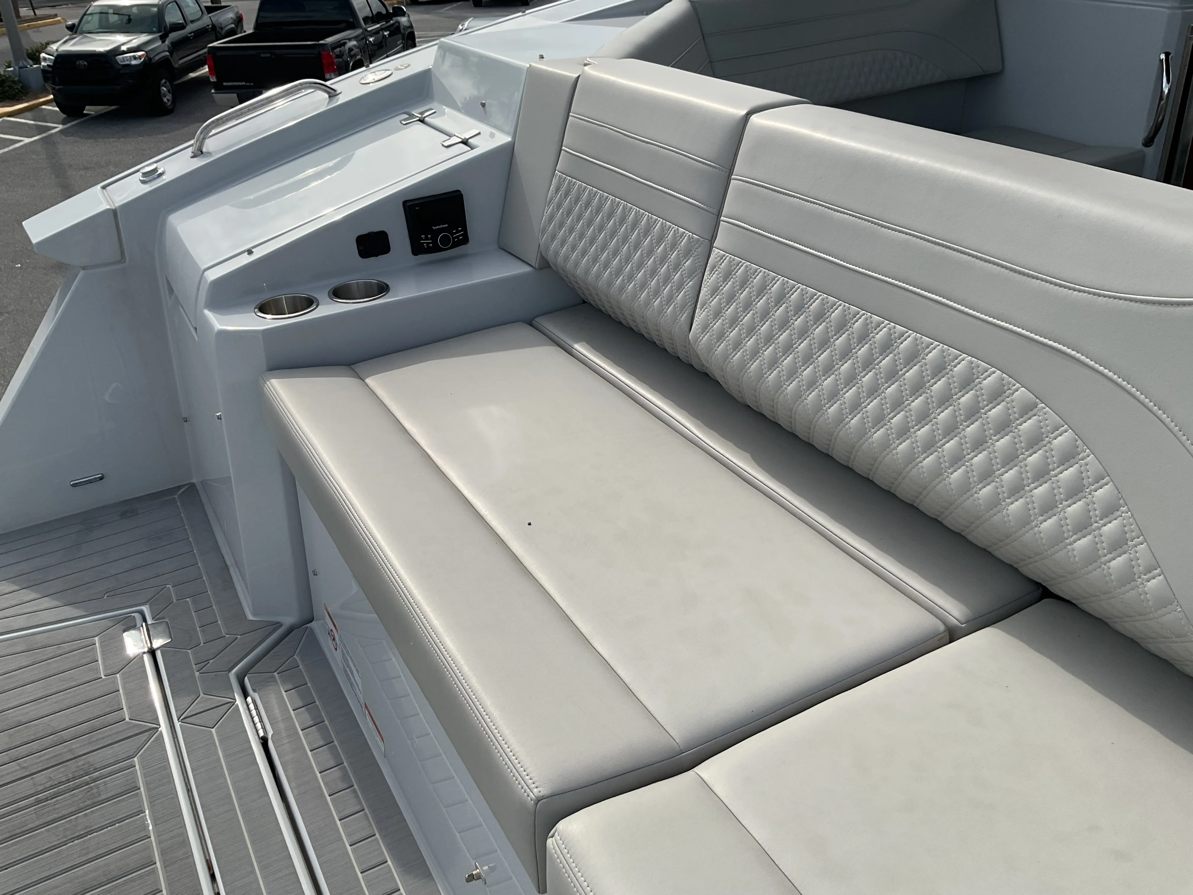 2025 Cruisers Yachts 38 GLS Outboard Image Thumbnail #28