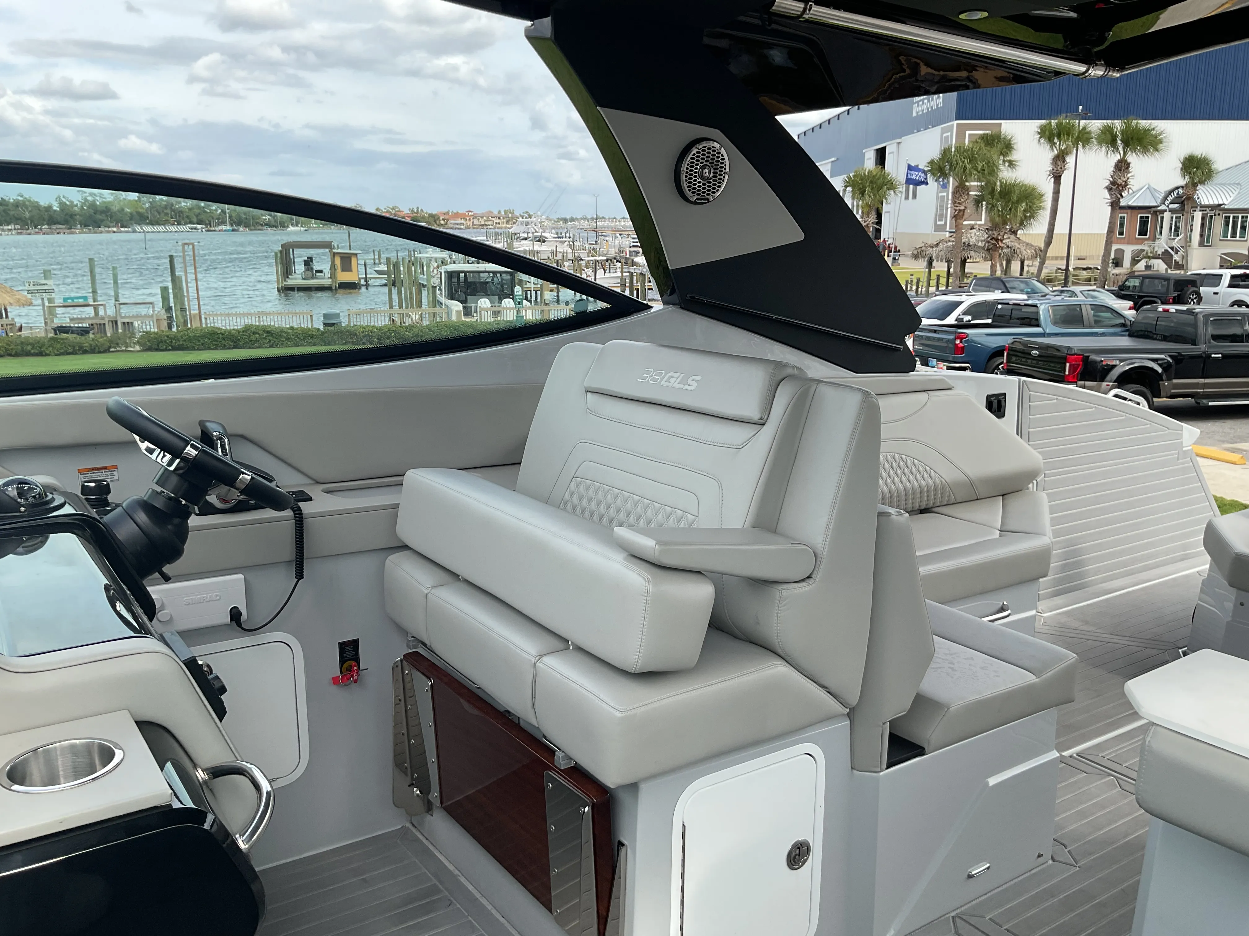 2025 Cruisers Yachts 38 GLS Outboard Image Thumbnail #52