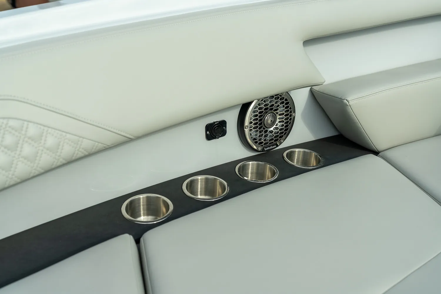 2025 Cruisers Yachts 38 GLS Outboard Image Thumbnail #13