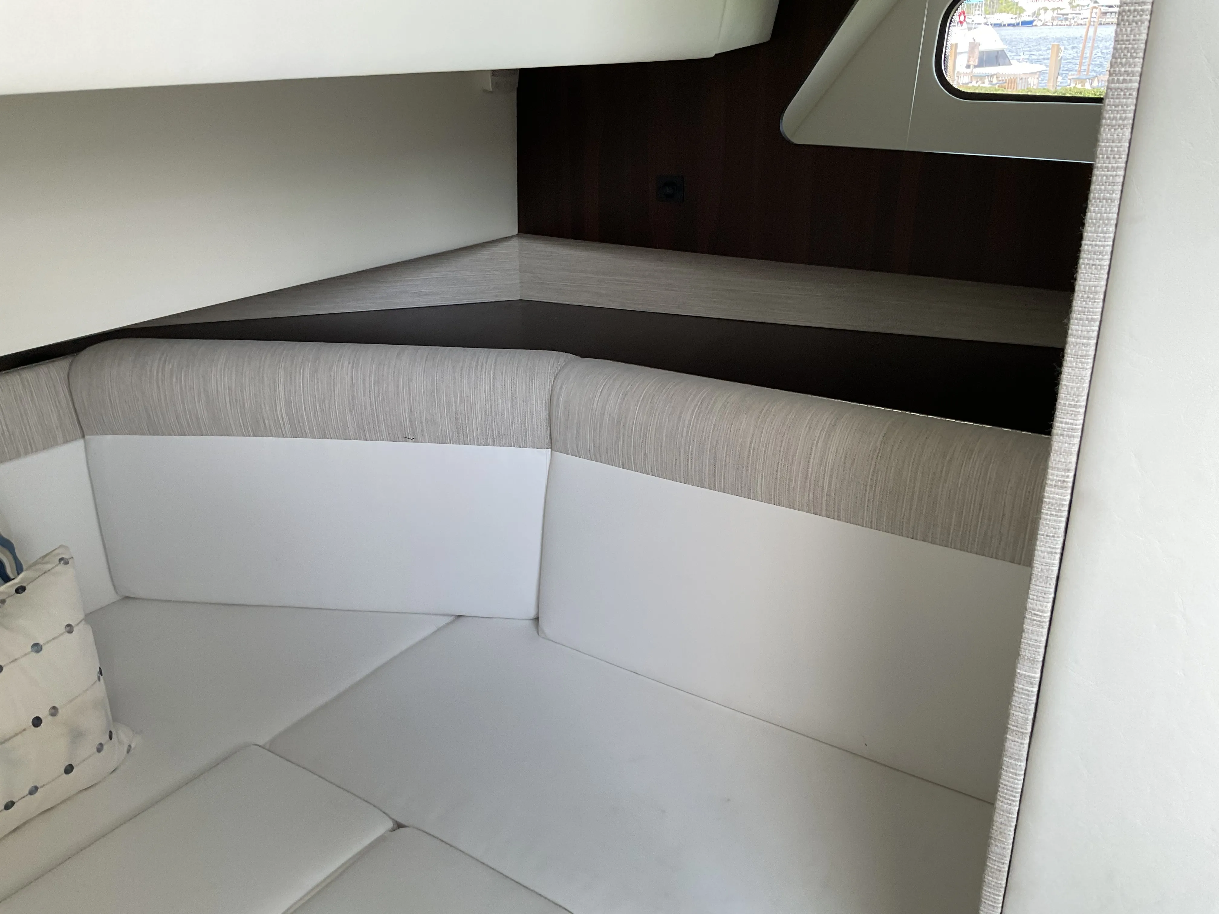 2025 Cruisers Yachts 38 GLS Outboard Image Thumbnail #40