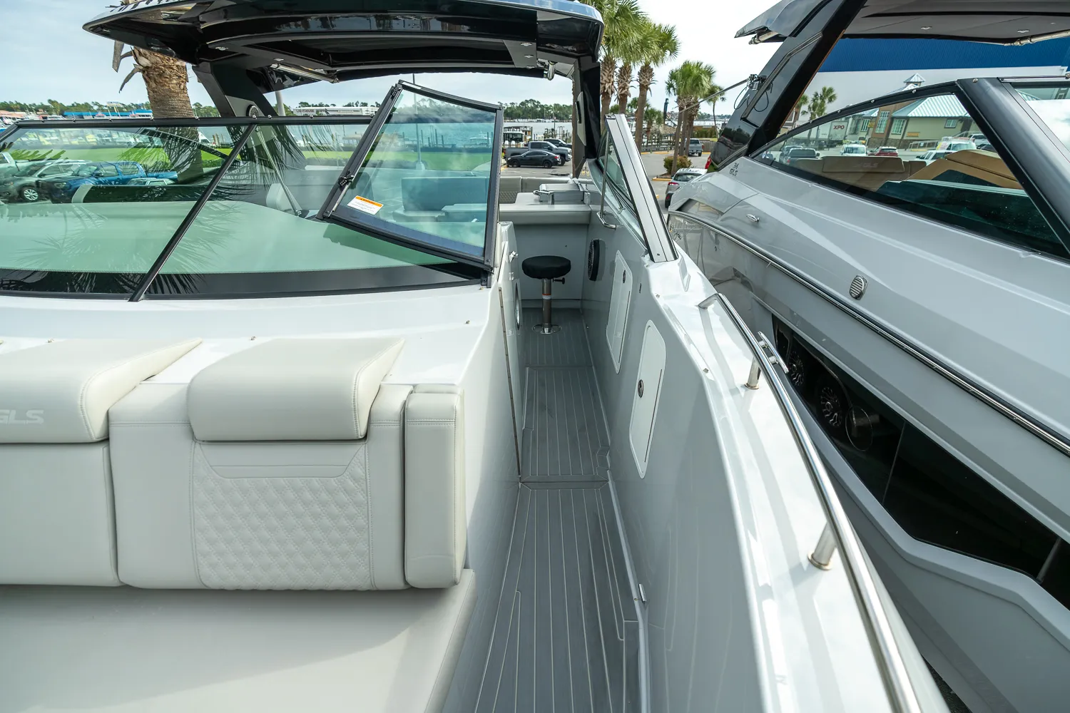 2025 Cruisers Yachts 38 GLS Outboard Image Thumbnail #14