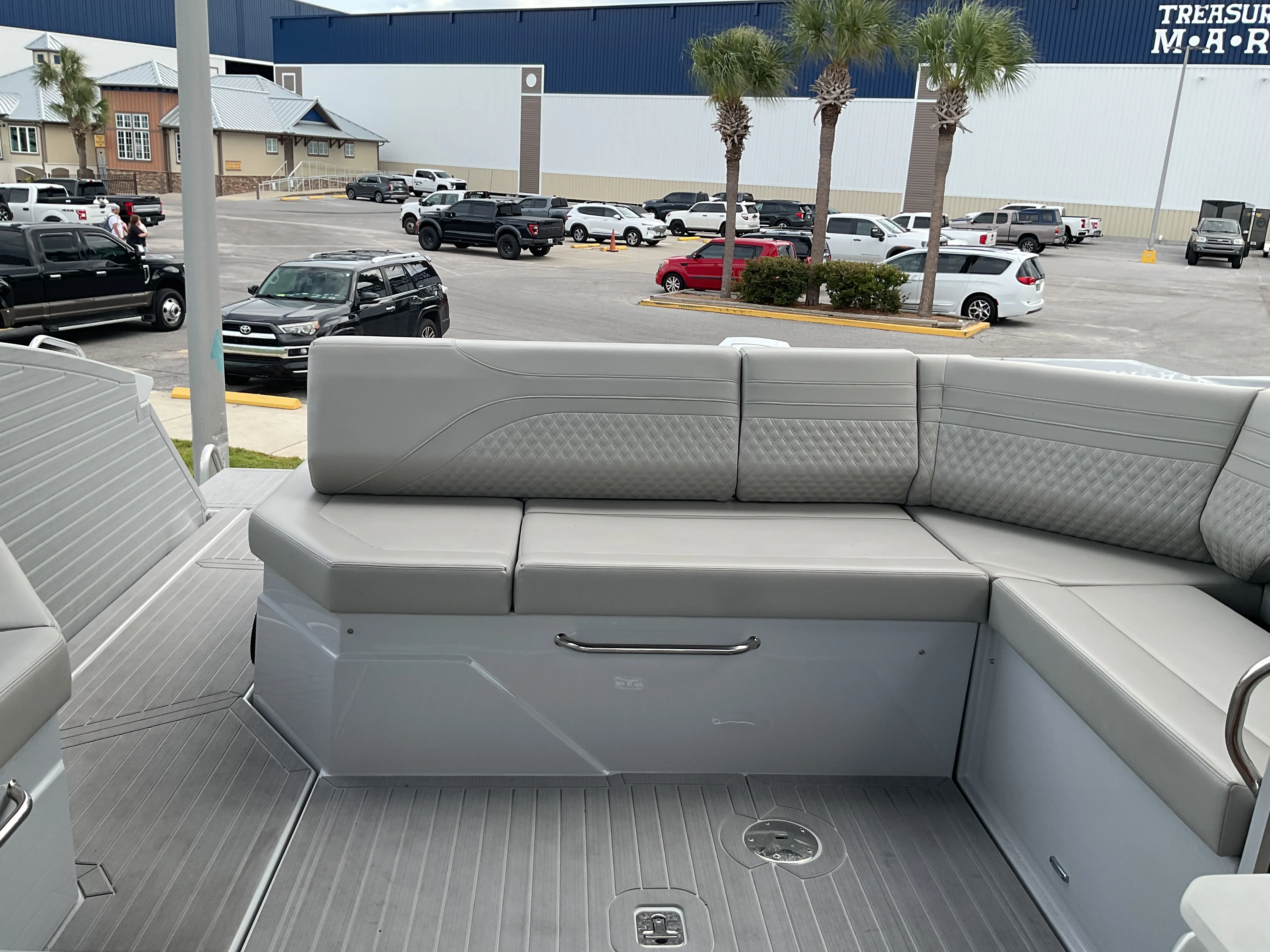 2025 Cruisers Yachts 38 GLS Outboard Image Thumbnail #45