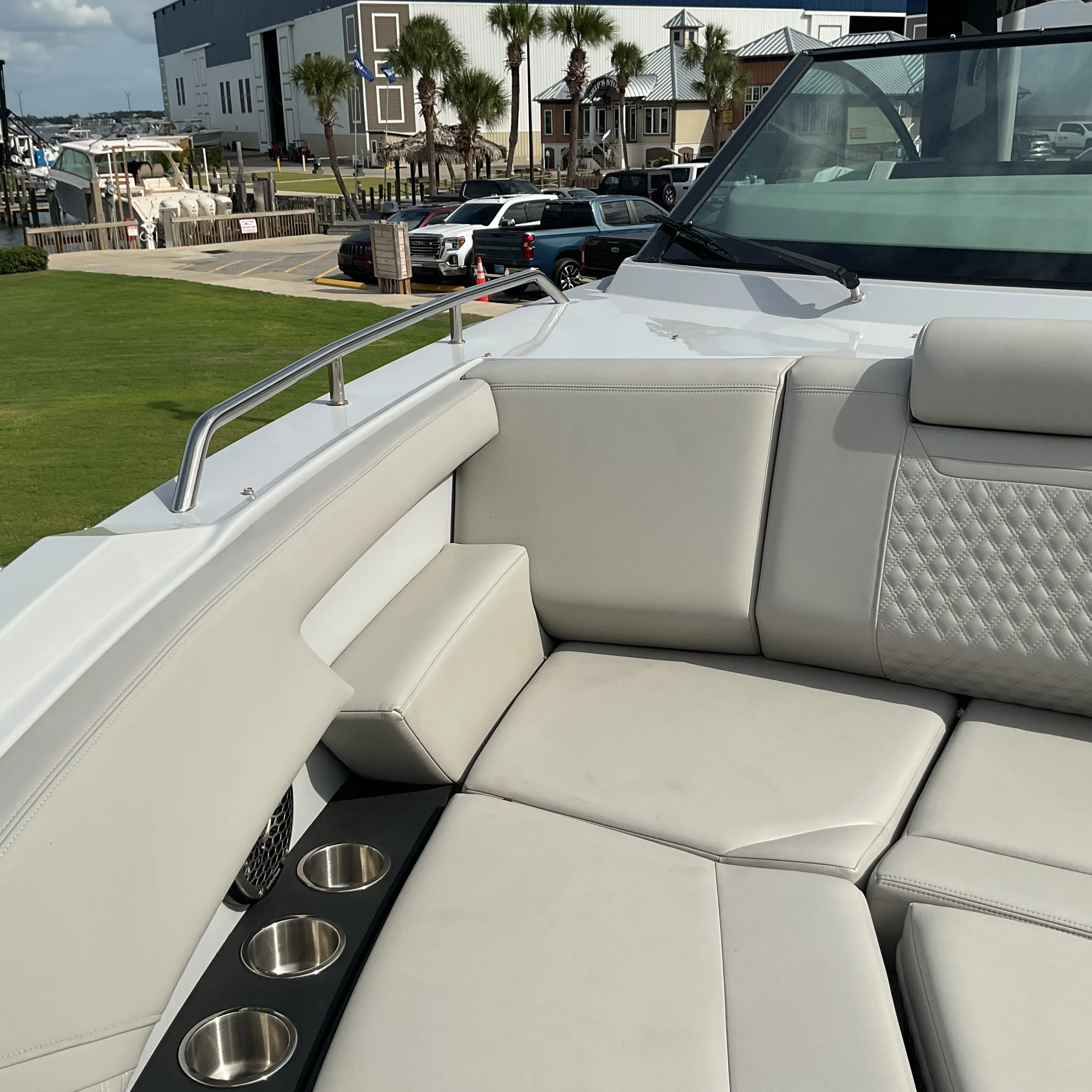 2025 Cruisers Yachts 38 GLS Outboard Image Thumbnail #37