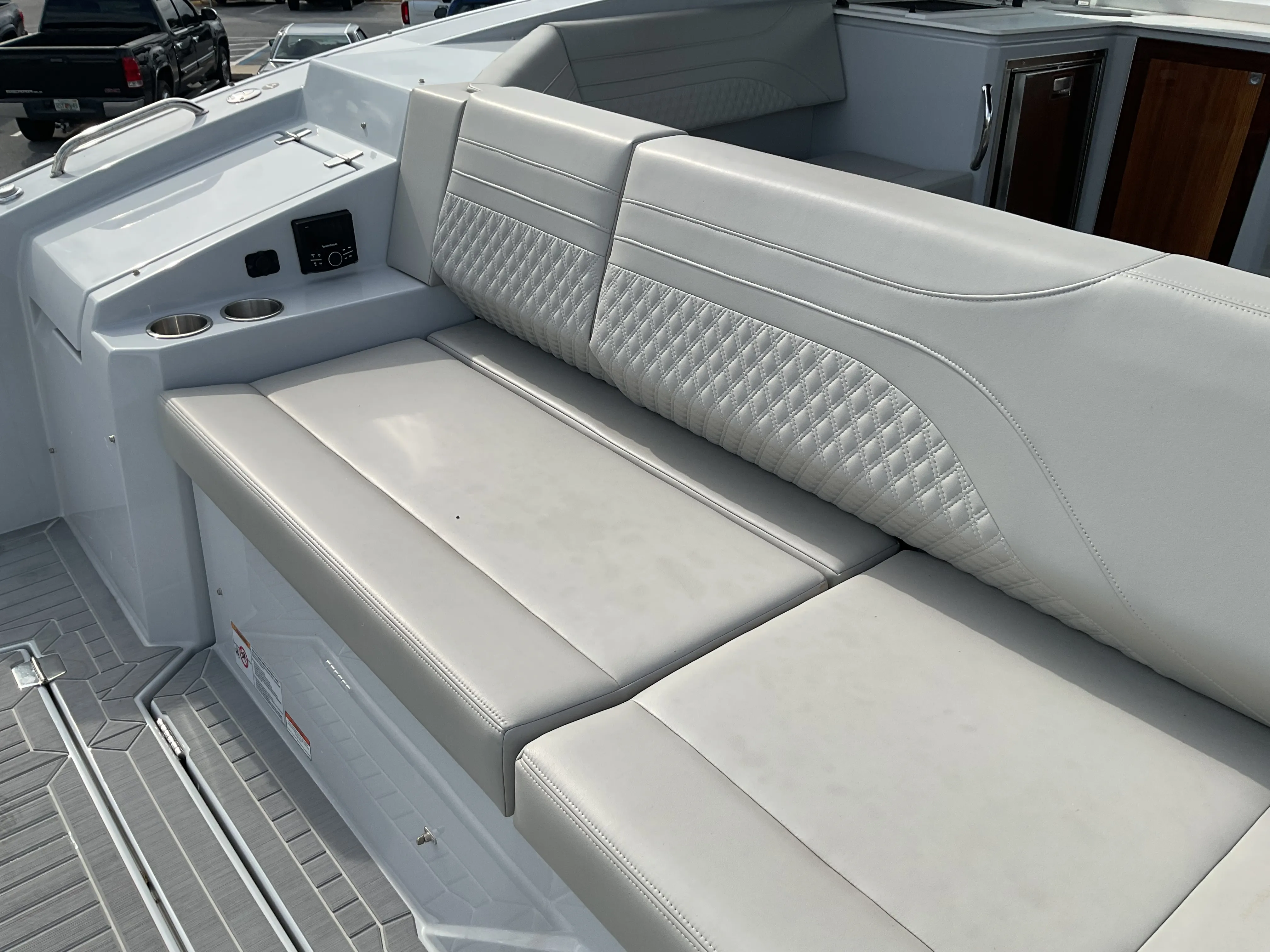 2025 Cruisers Yachts 38 GLS Outboard Image Thumbnail #24
