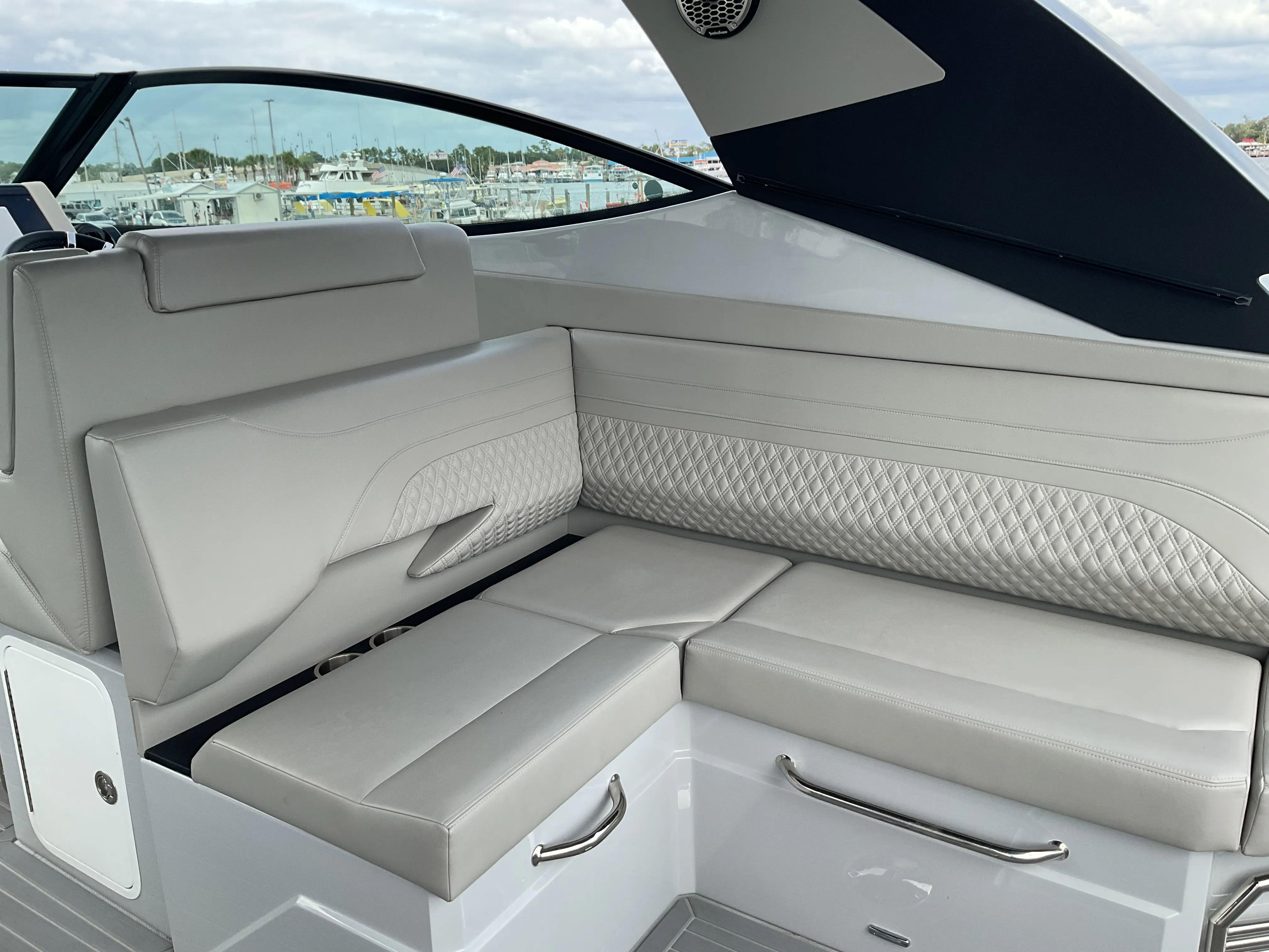 2025 Cruisers Yachts 38 GLS Outboard Image Thumbnail #48
