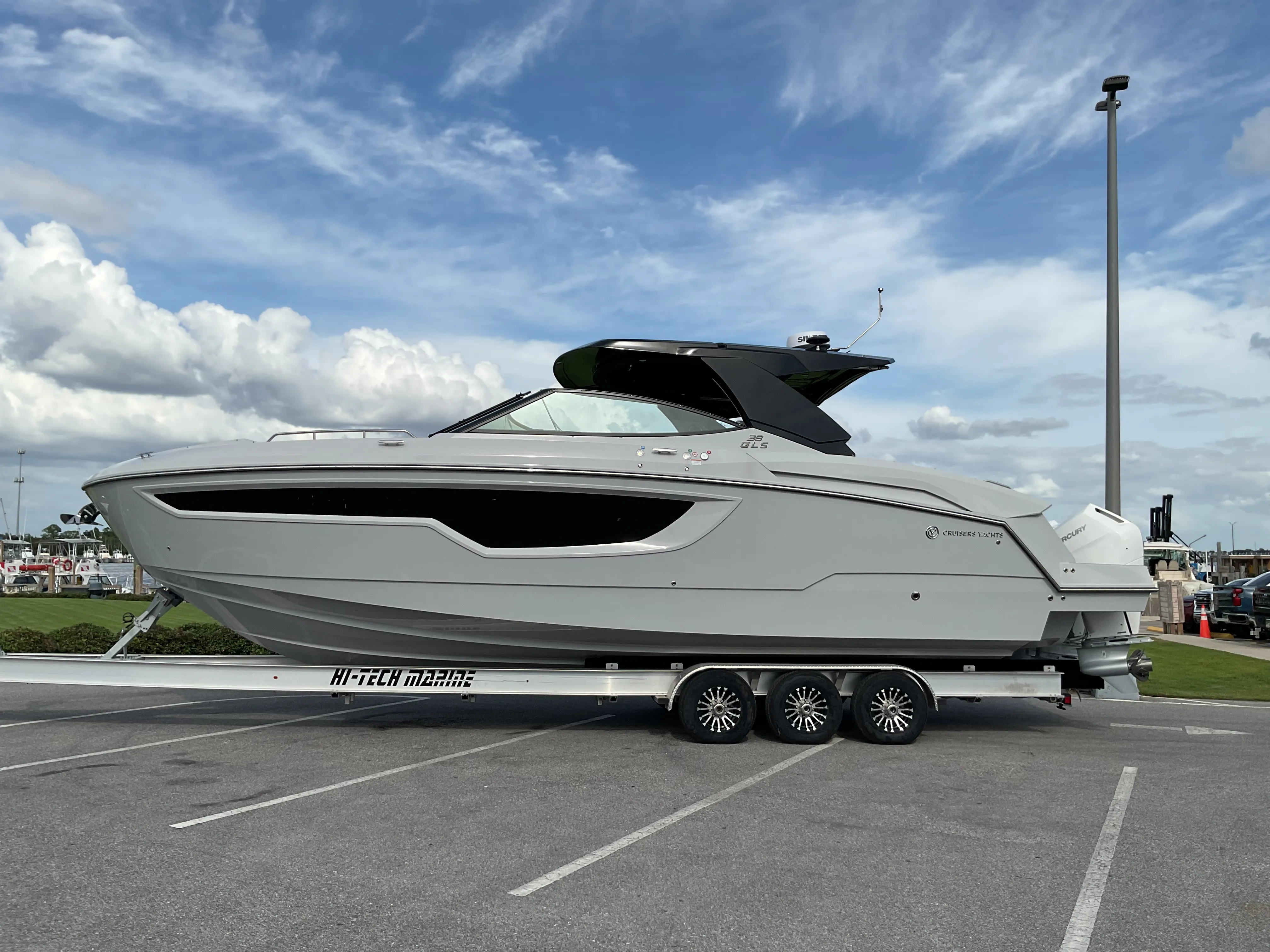 2025 Cruisers Yachts 38 GLS Outboard Image Thumbnail #10